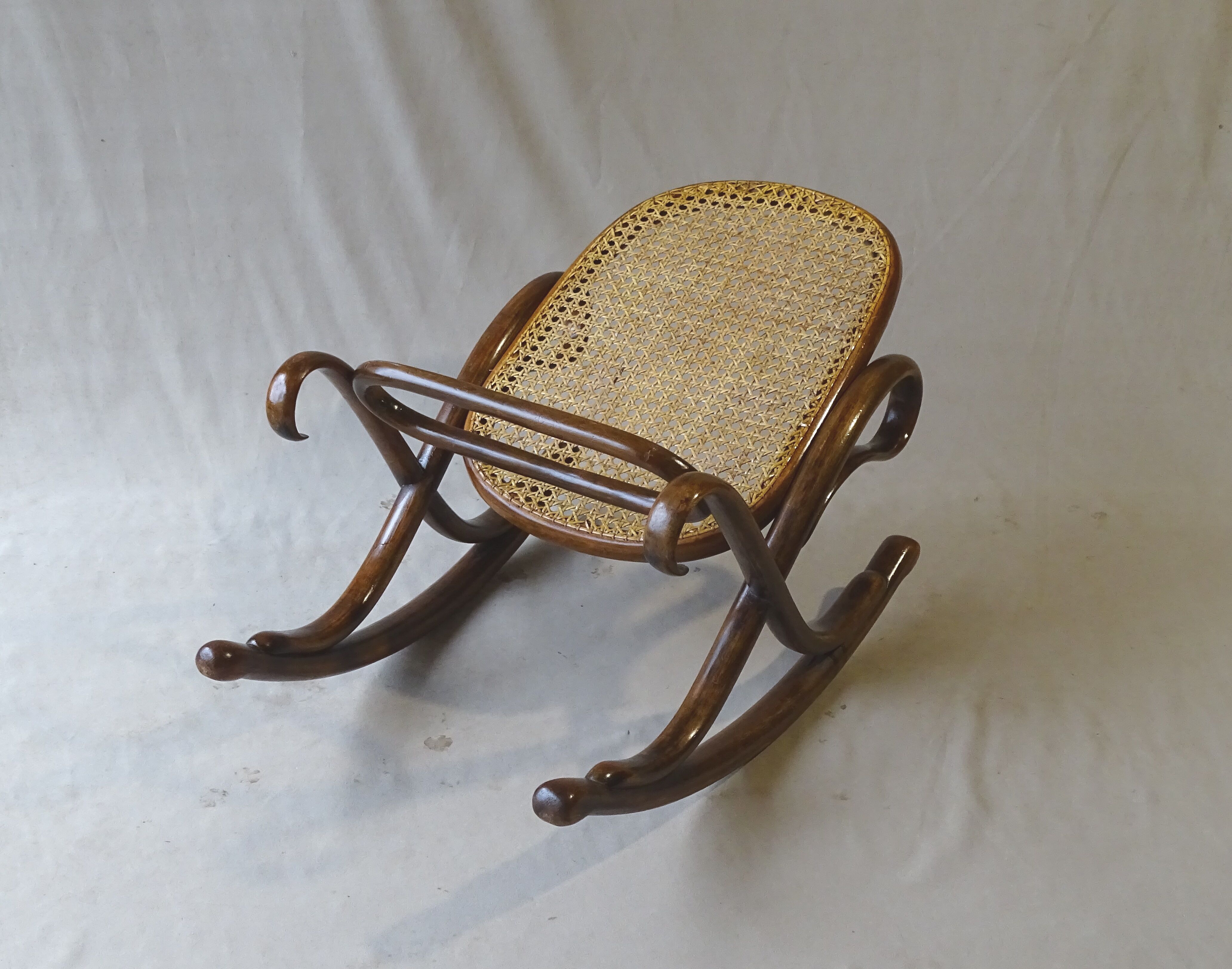 Footrest Thonet 1900, canned