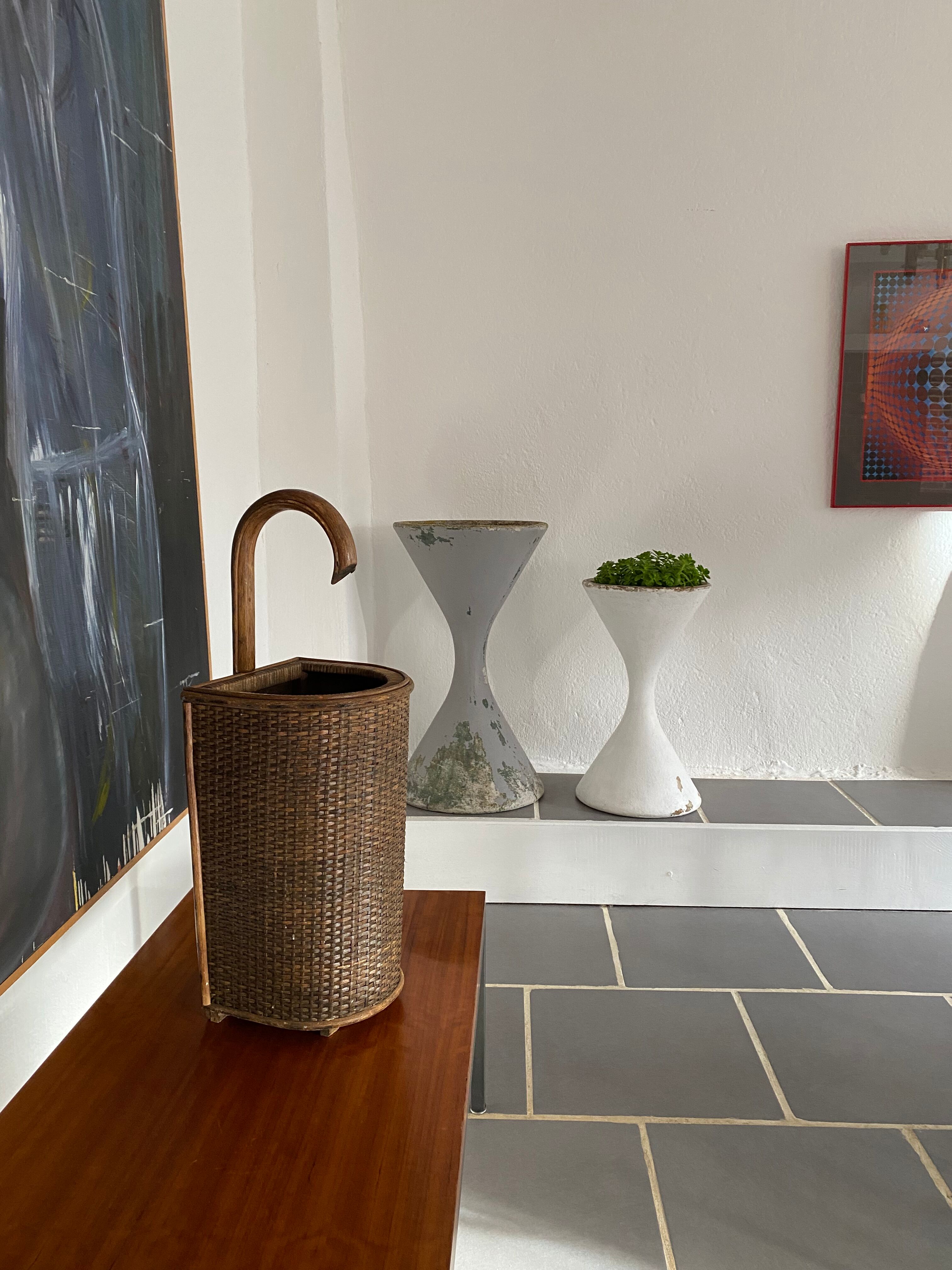 Vintage rattan umbrella door