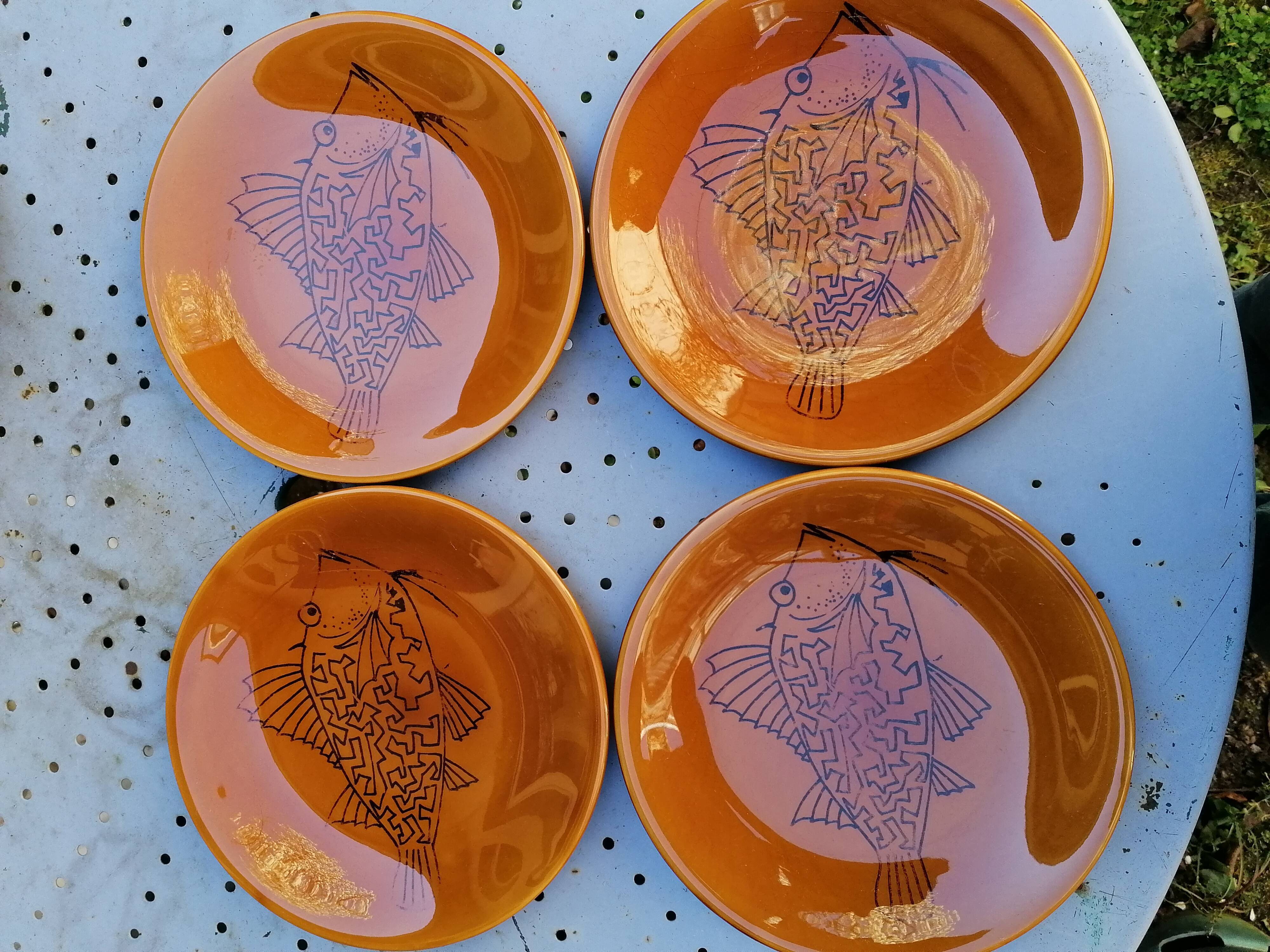 Vintage fish service