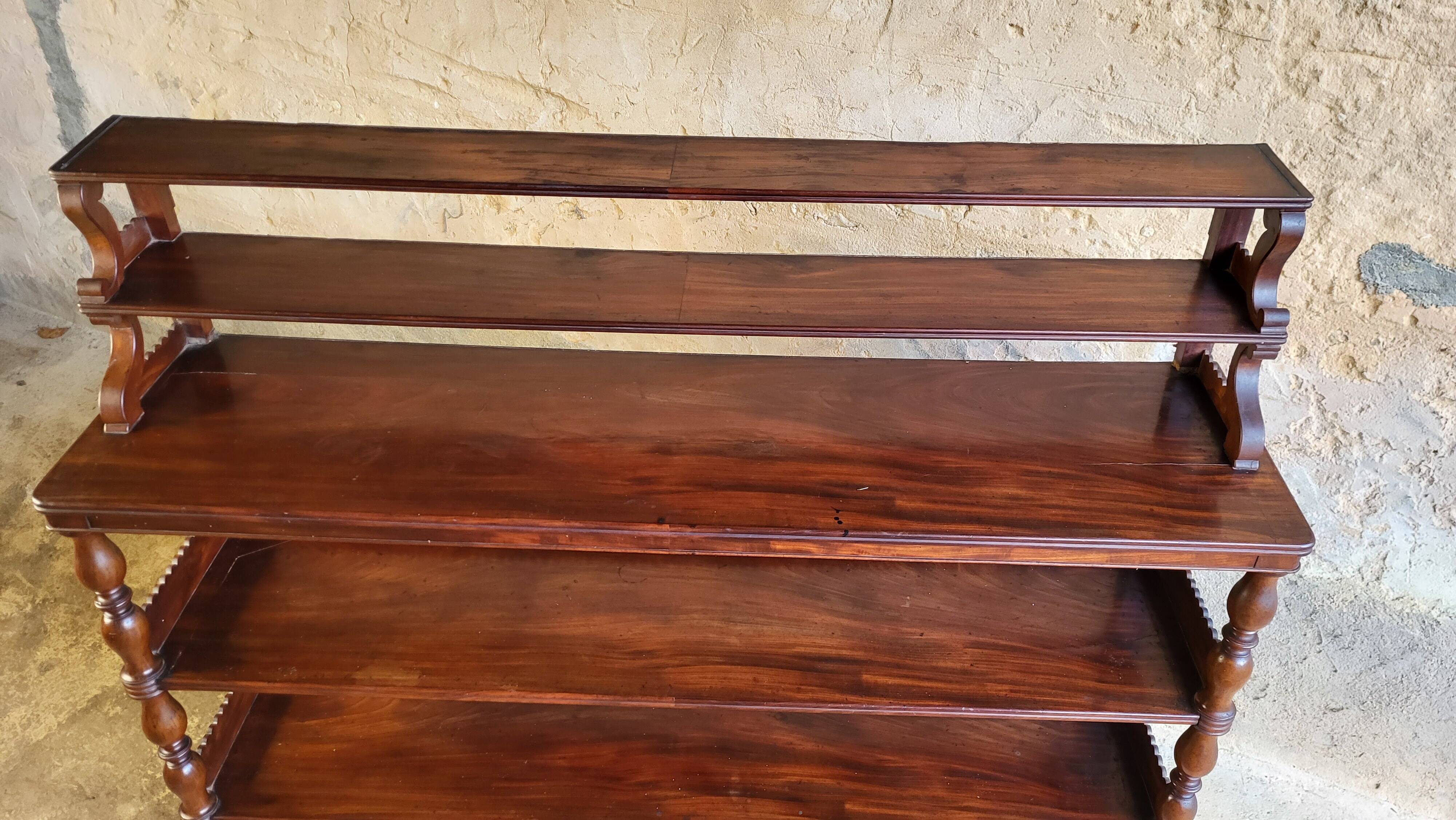 Etagère d'applique en acajou
