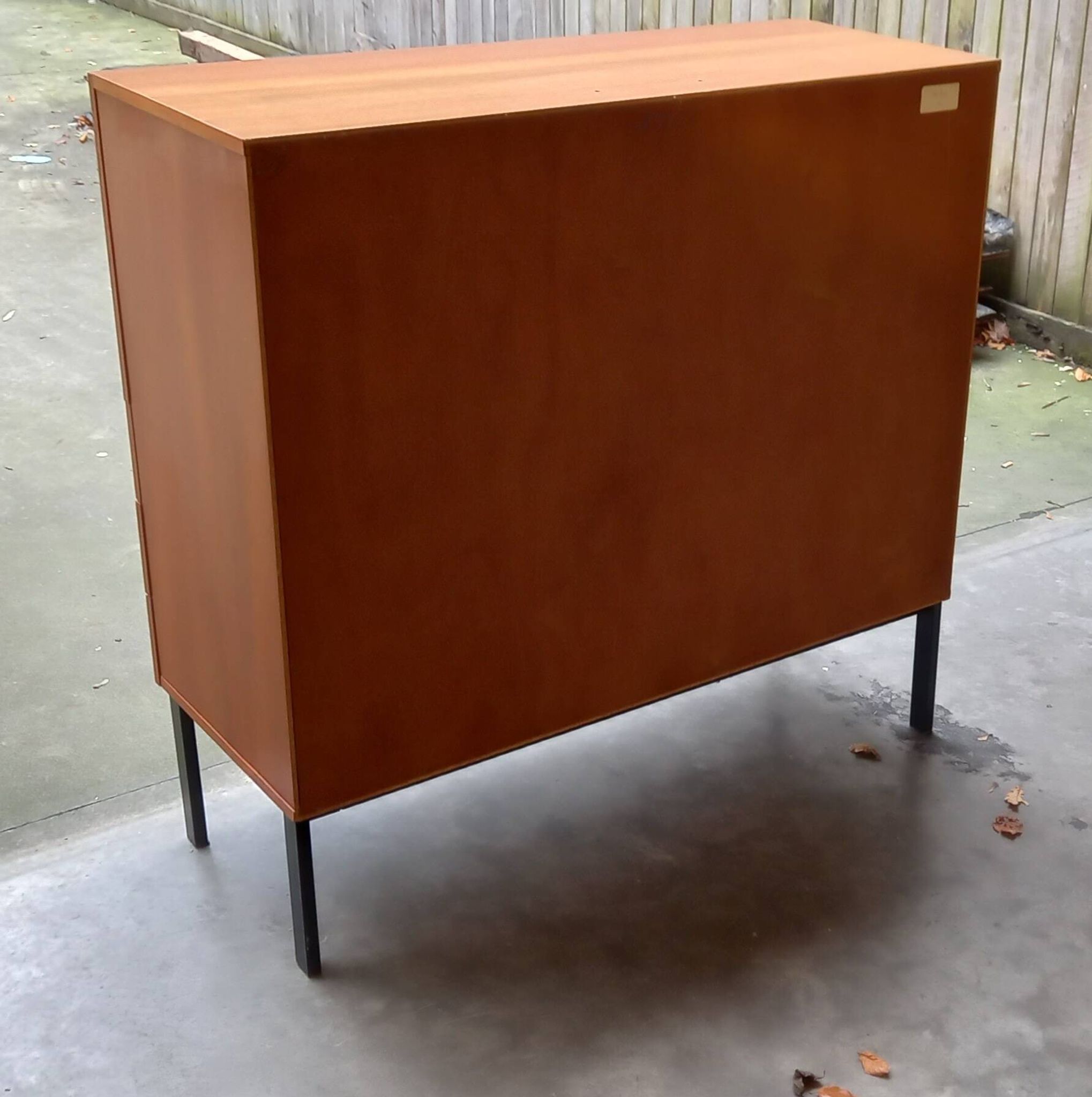 Sideboard Pierre Guariche Meurop modèle 1293 en Teck