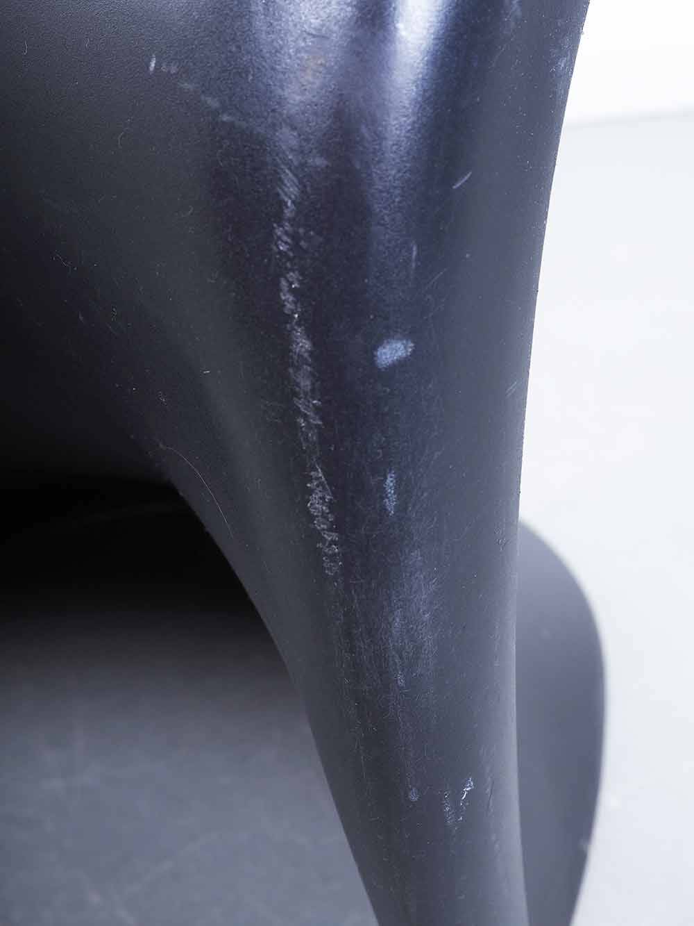 Verner Panton black chair – Vitra