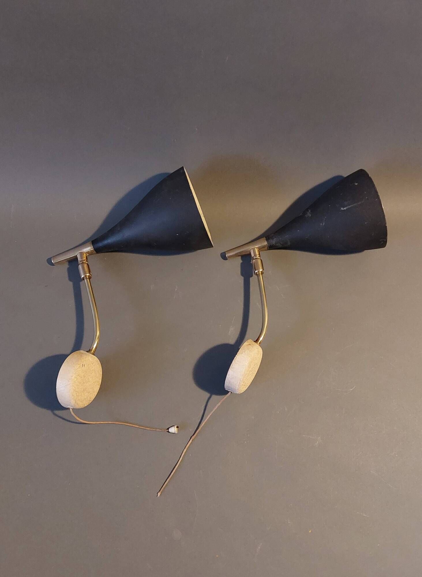Pair of bedroom sconces in gilded brass and black aluminum 1960.