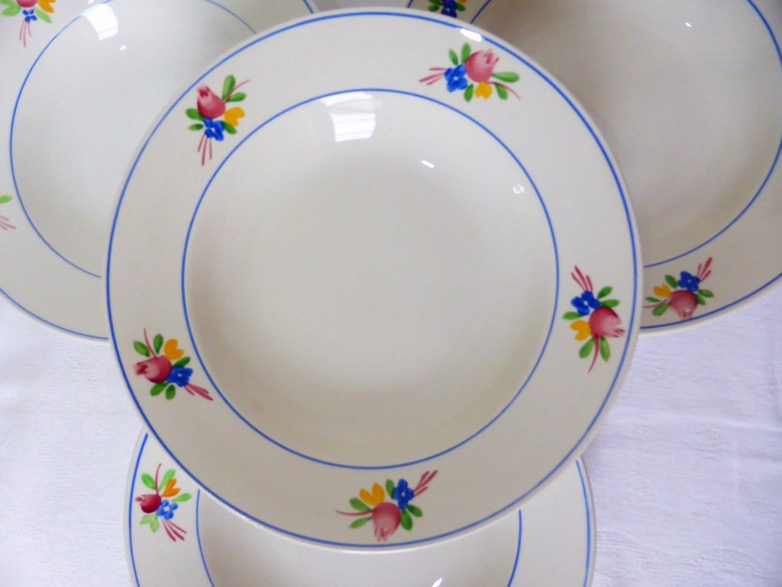 Set of 4 soup plates from the Gien factory, Nice model, in porcelain