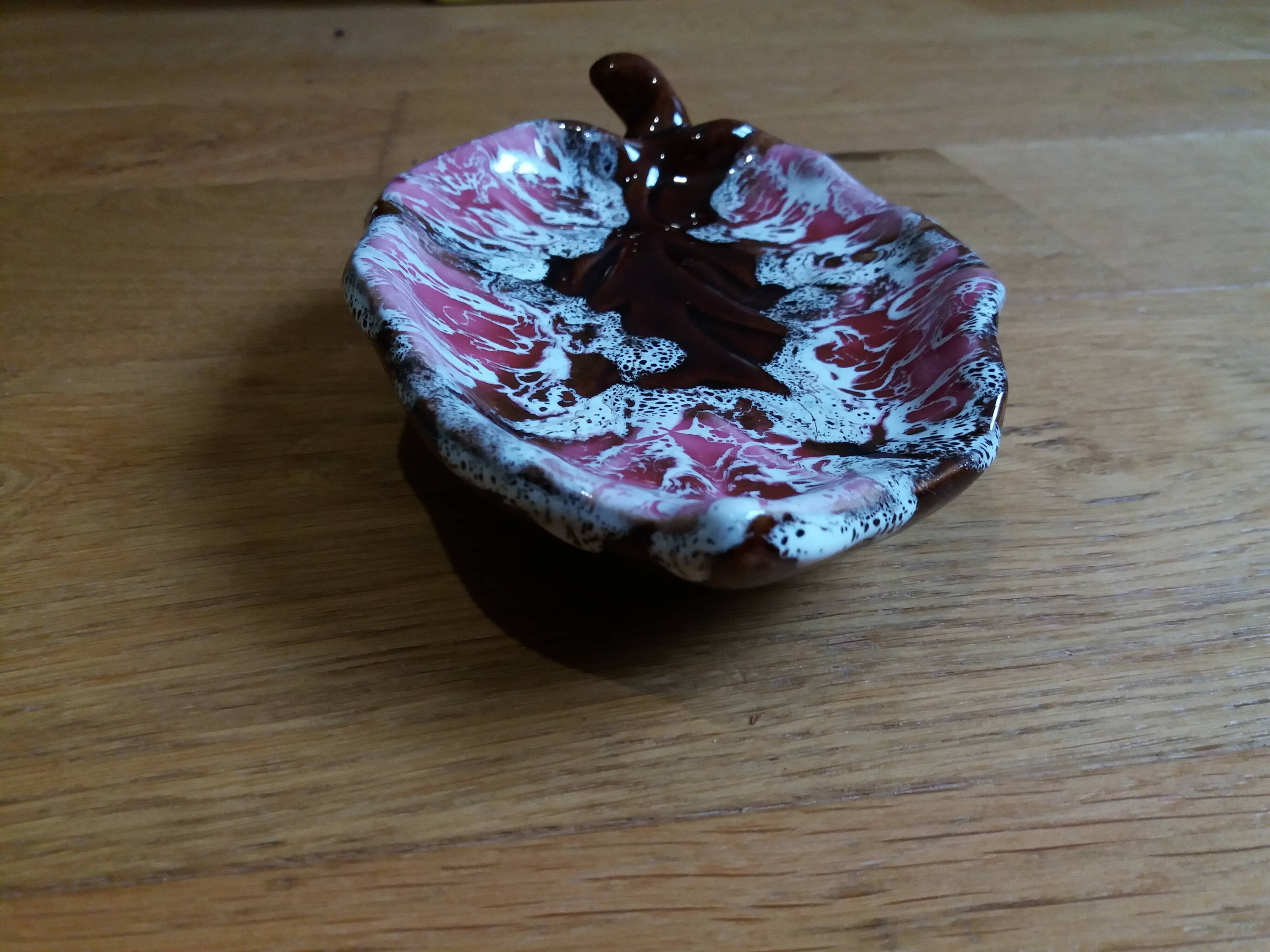 Vallauris leaf cup ramekin