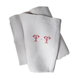 Tt monogrammed country tablecloth in red