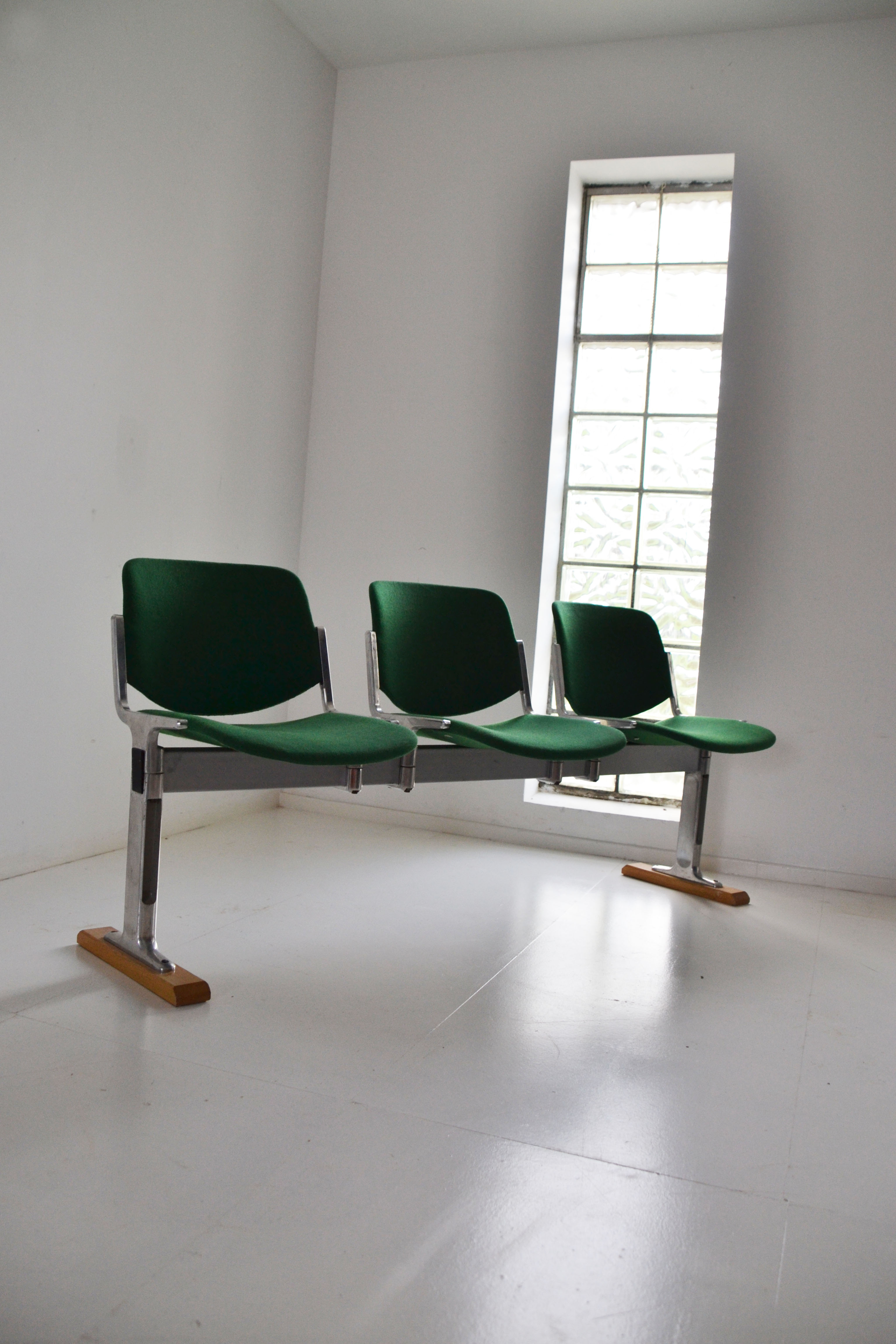 Castelli's Italian bench by Giancarlo Piretti