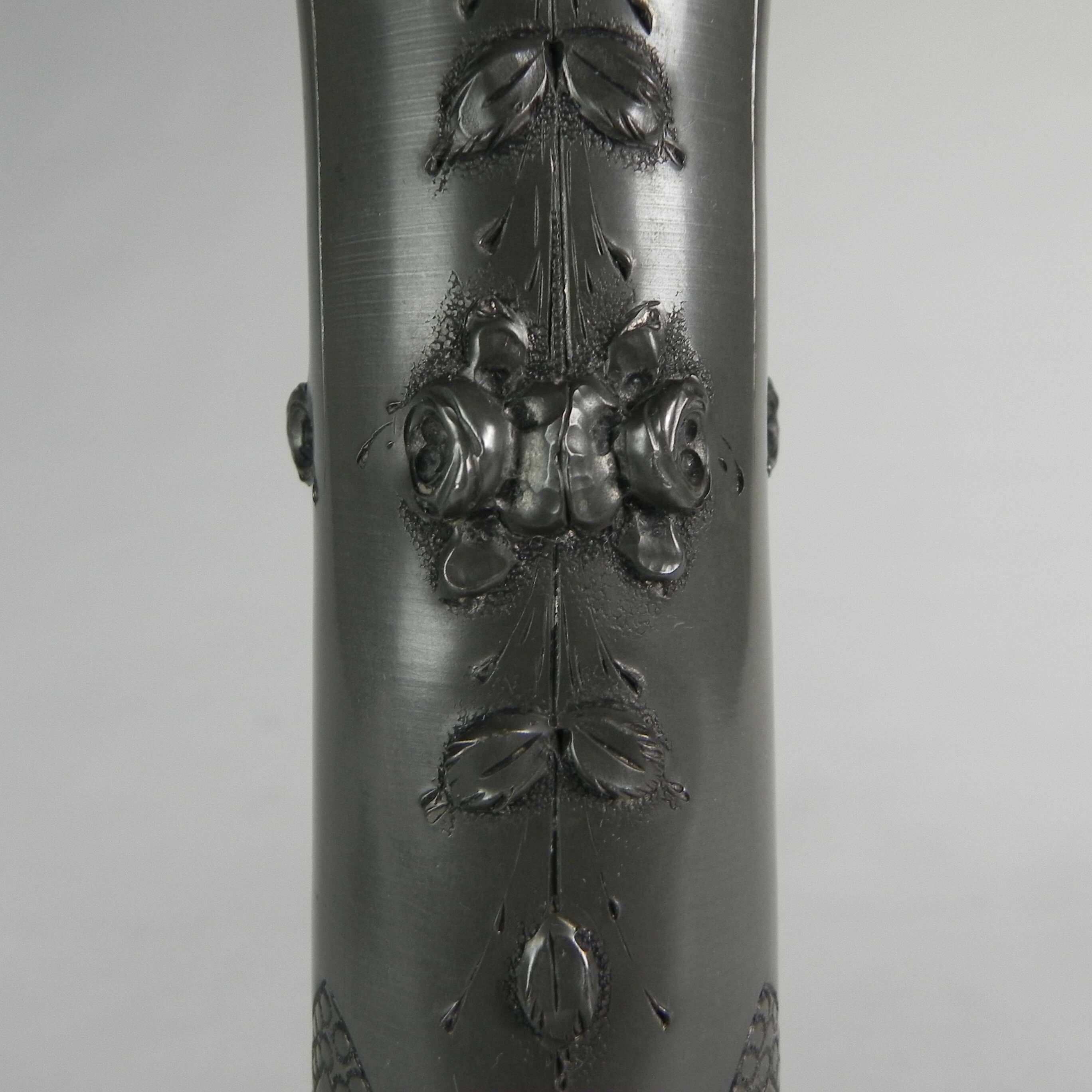 Art Nouveau vase in pewter signed Pechez, early 20th century.
