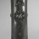 Art Nouveau vase in pewter signed Pechez, early 20th century.