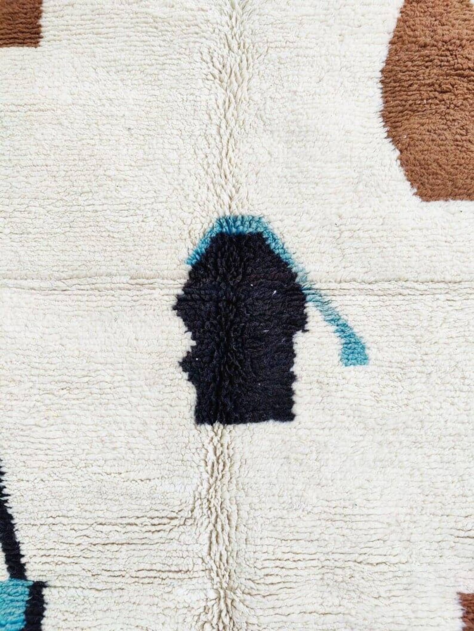 Handmade Berber rug in pure wool, size 150 x 250 cm
