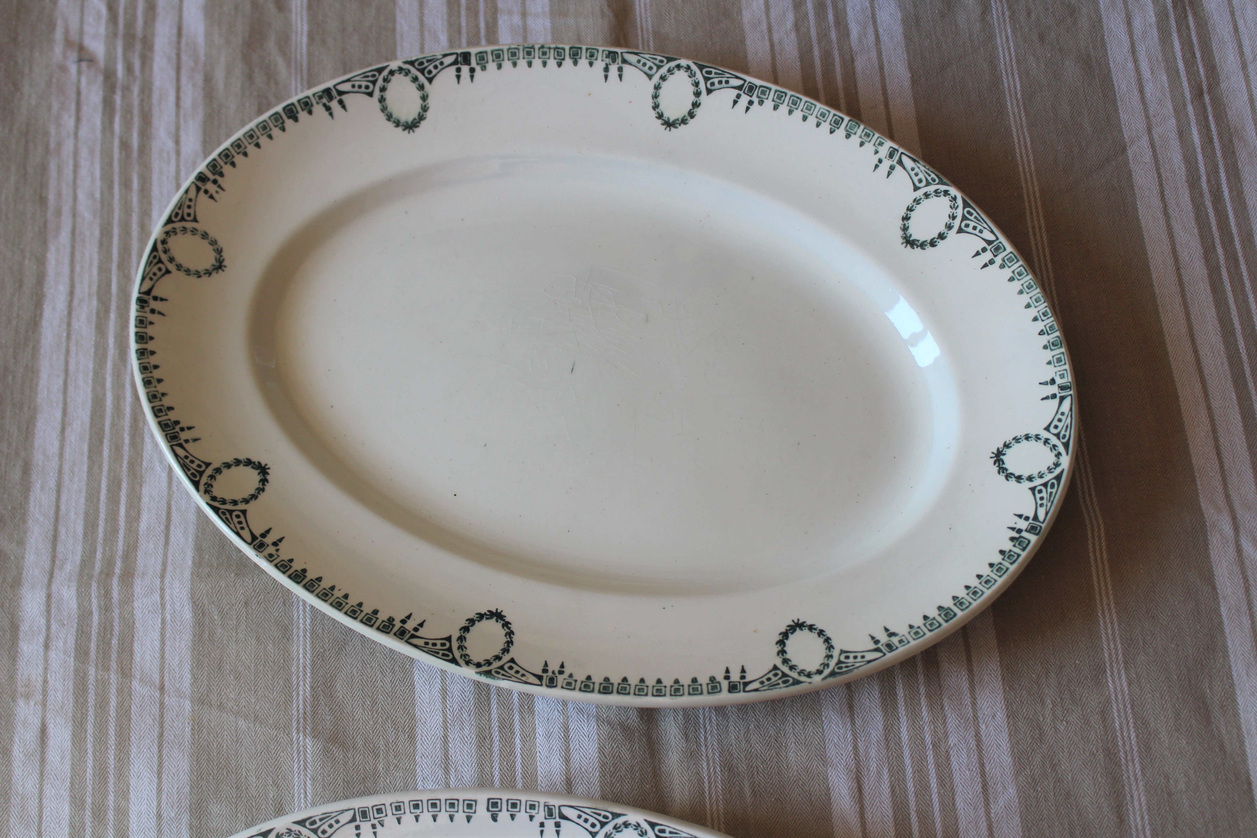 Lot 2 plats ovales Terre de Fer vert Saint Amand cygne