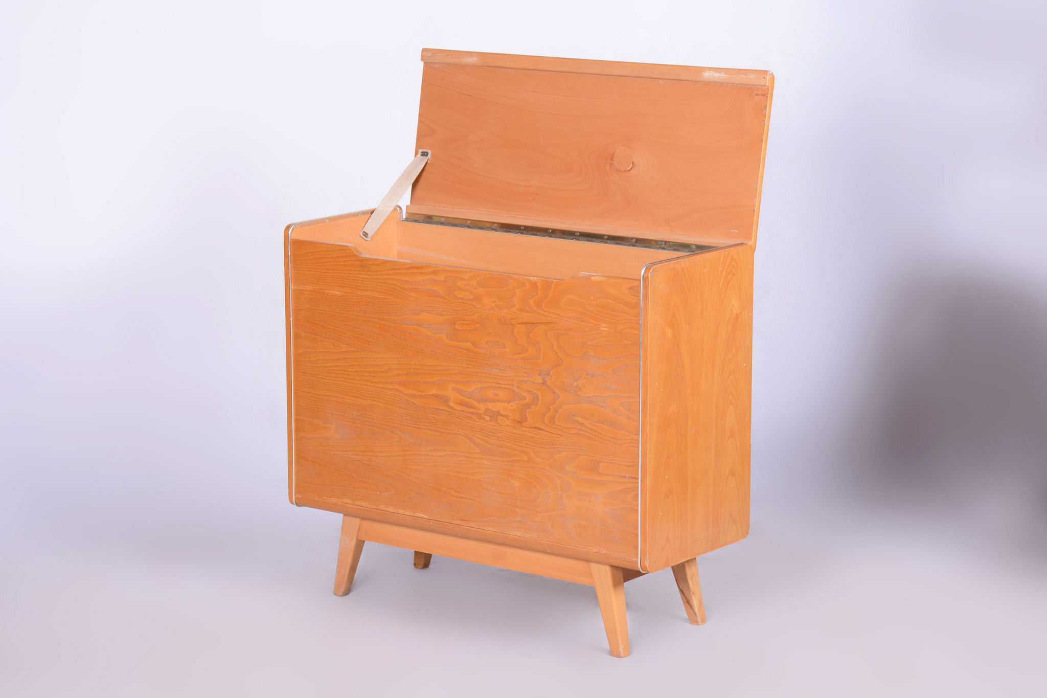 Armoire de rangement à charnières, Jitona Sobeslav, Tchéquie, années 1950