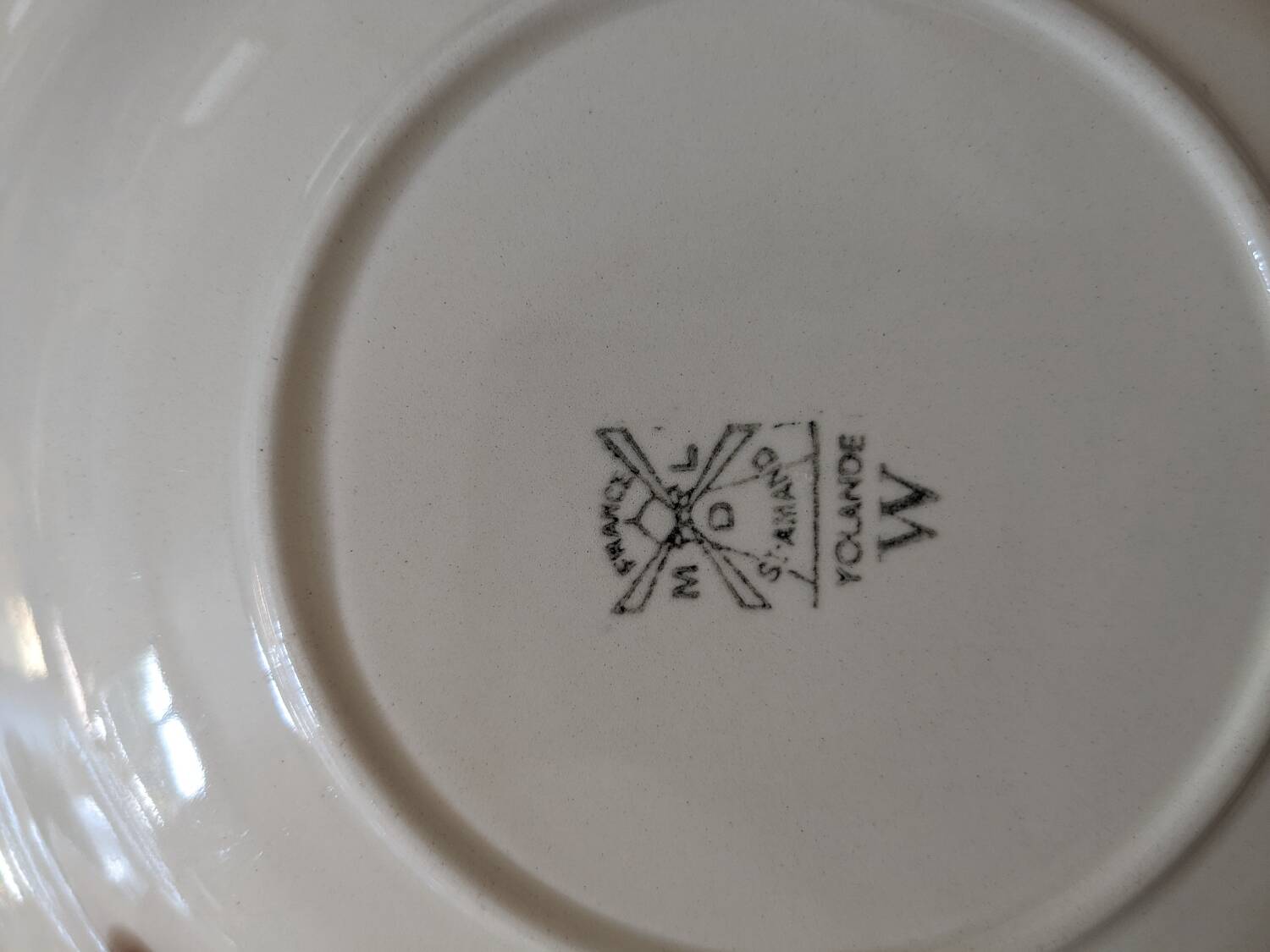 10 Saint Amand Yolande soup plates