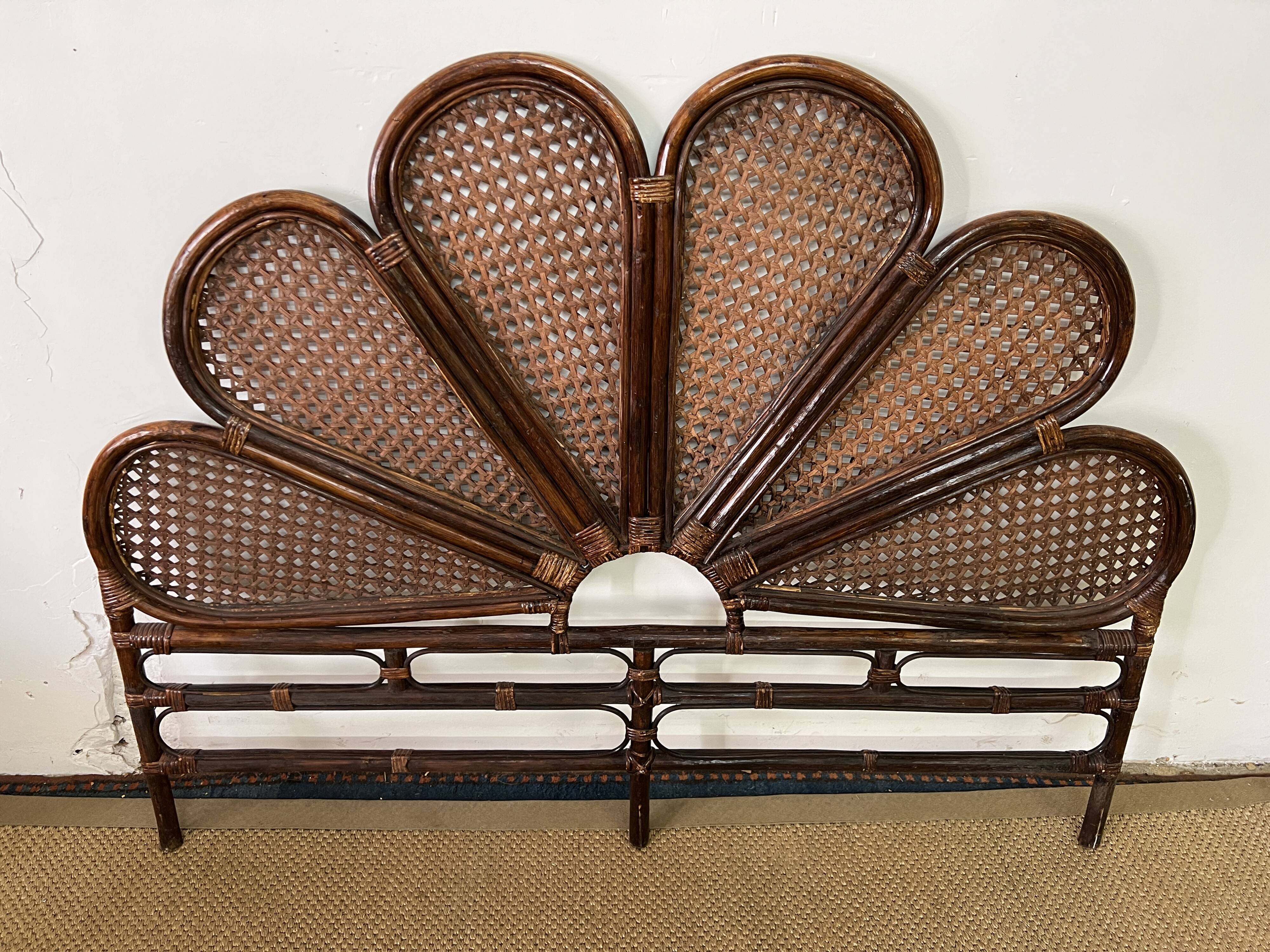 Rosette headboard in vintage rattan and canework