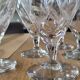 8 verres à pied anciens en verre gravé