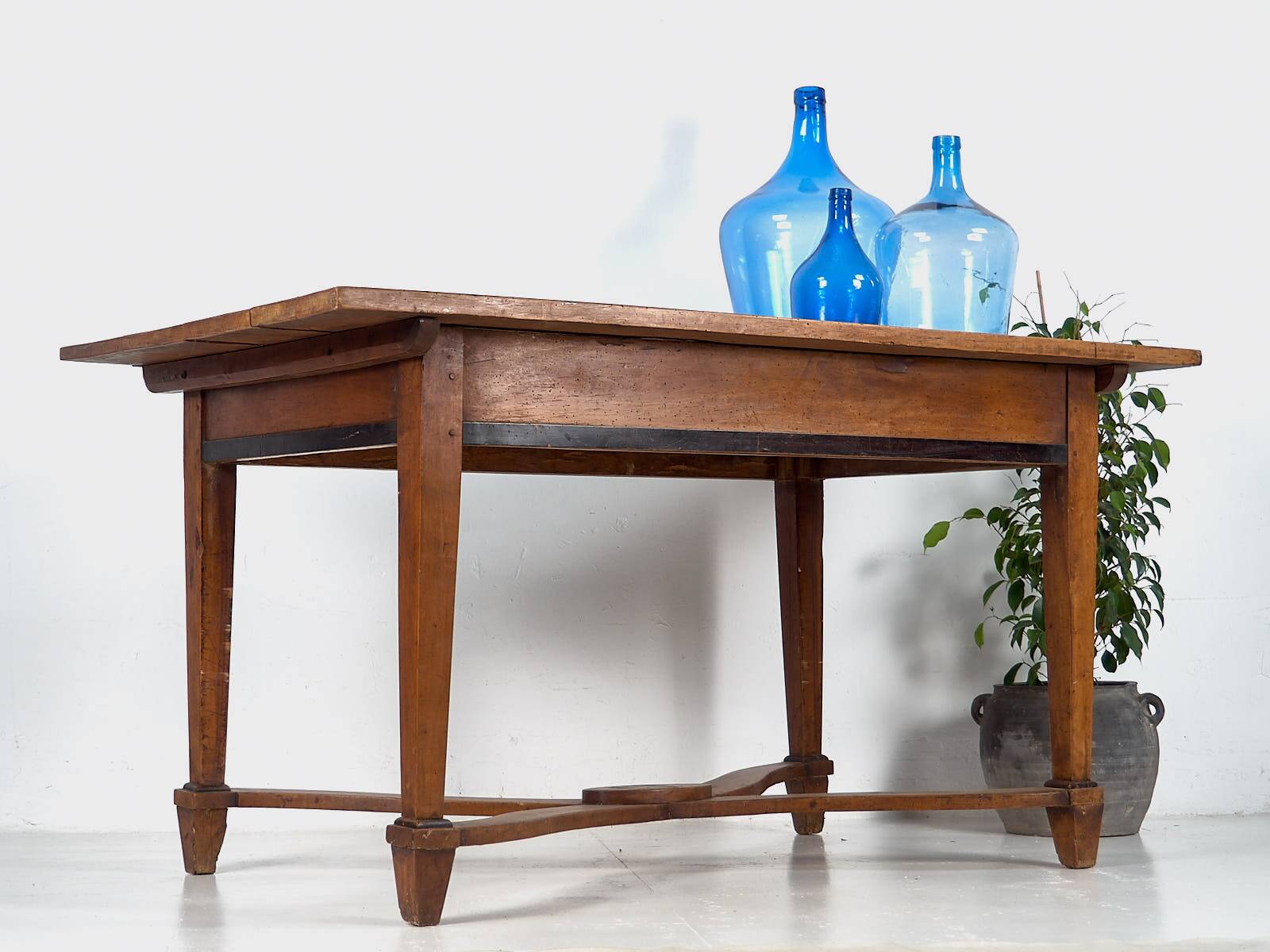 Vintage solid wood dining table (France, circa 1940)