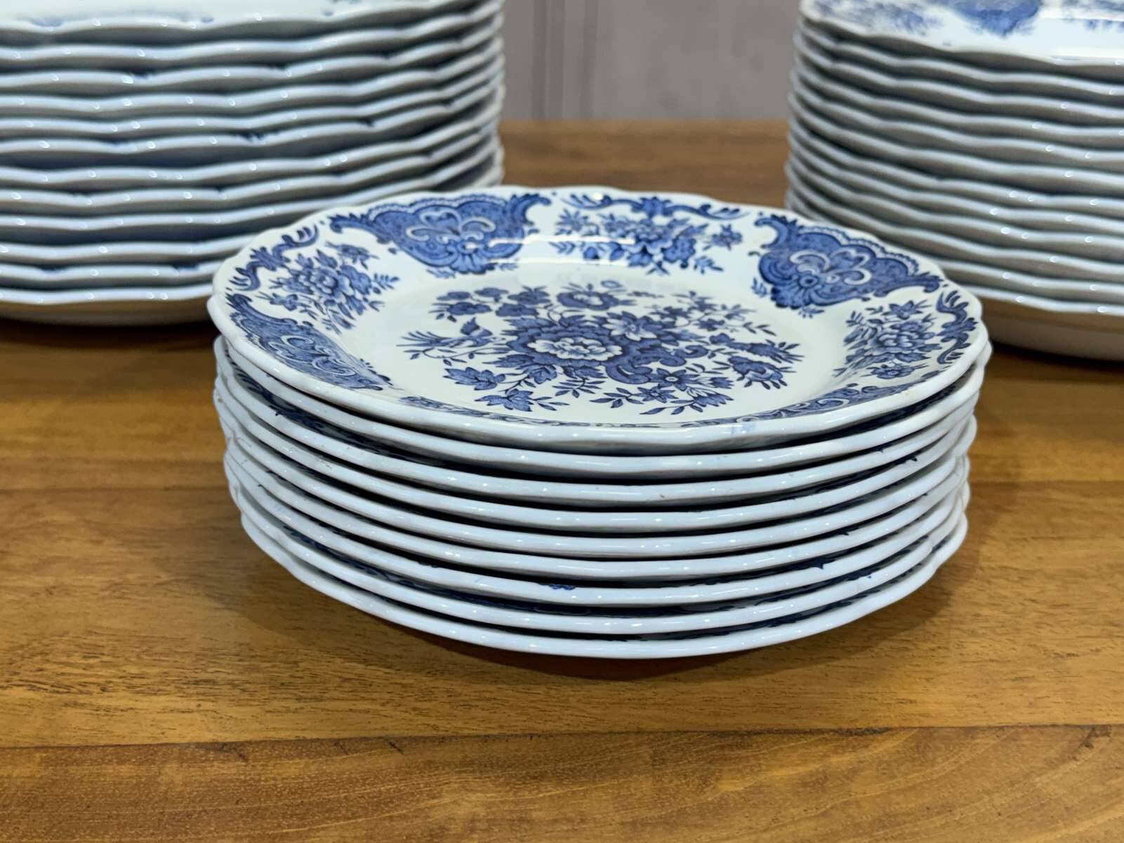 English porcelain service Ridway Staffordshire from the 1980s.