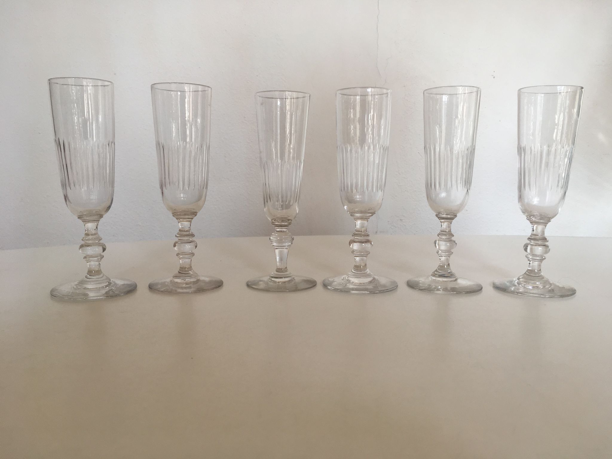 Set of 6 Champagne crystal flutes with fine ribs in 19th century