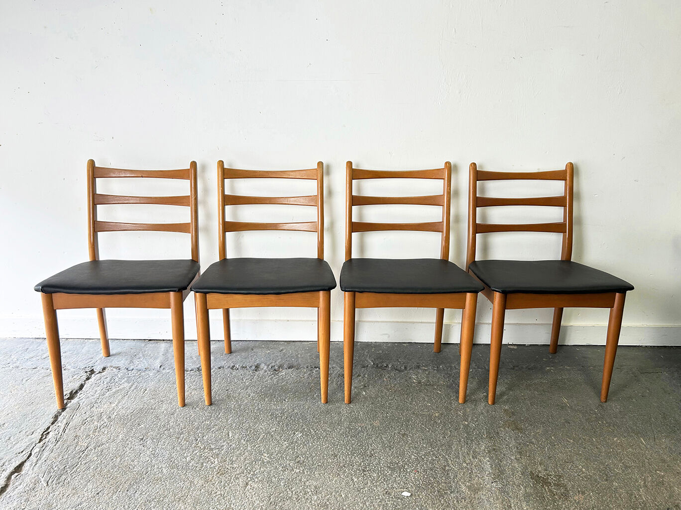 Ensemble de 4 chaises de salle à manger de style mid-century par Schreiber Furniture