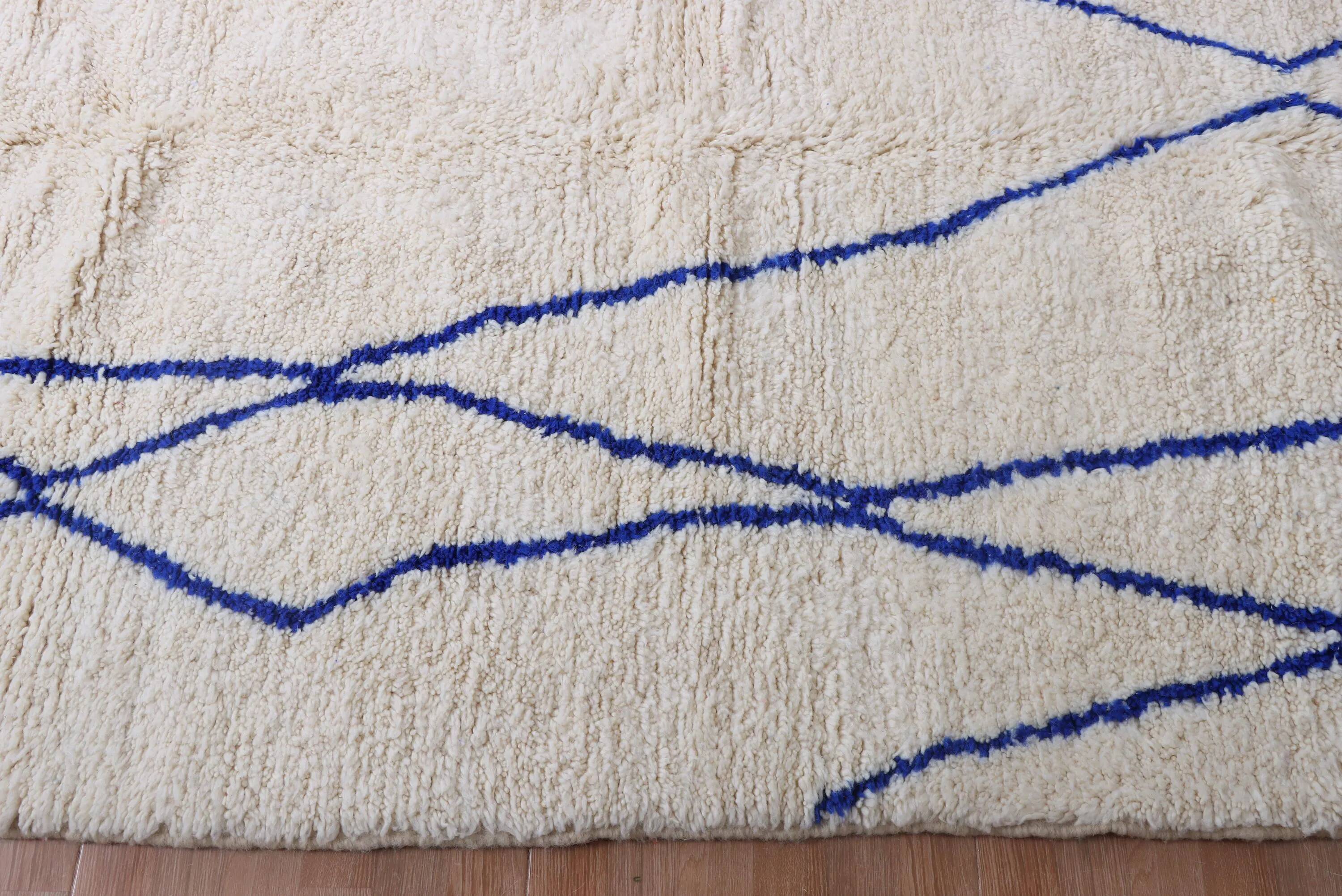 Handmade Moroccan wool rug, large size 250x150 cm, handcrafted.