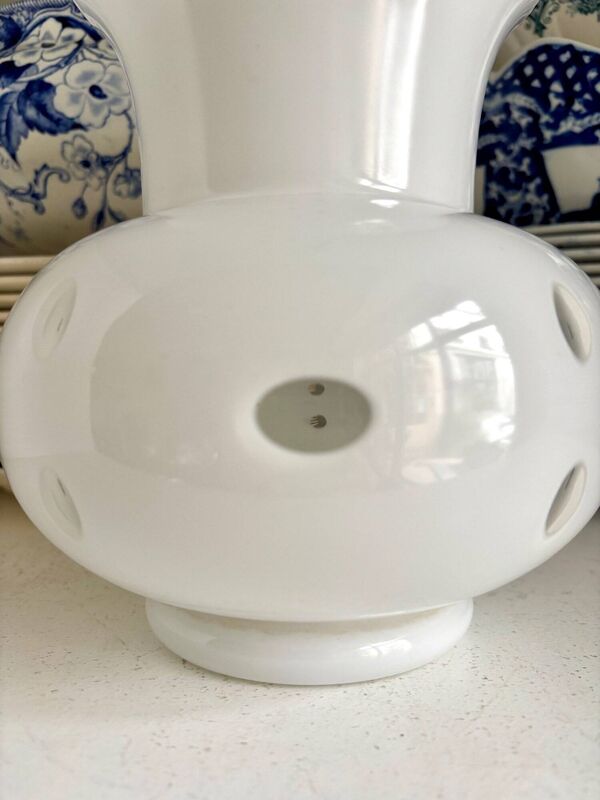 Vase balustre overlay en opaline blanche