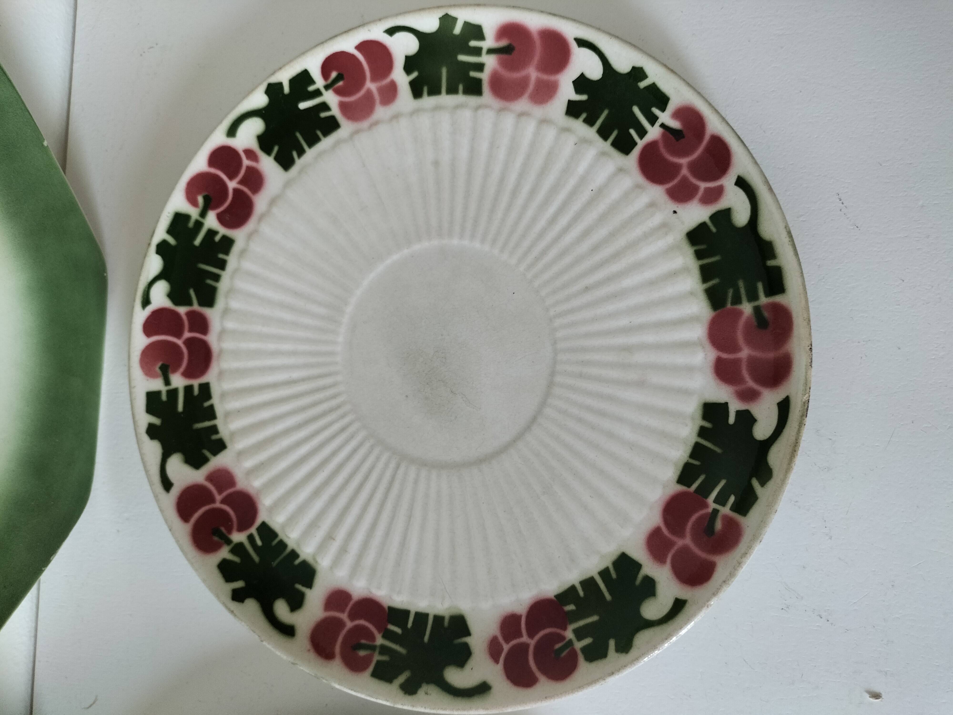 Set of 4 vintage summer fruit dessert plates.