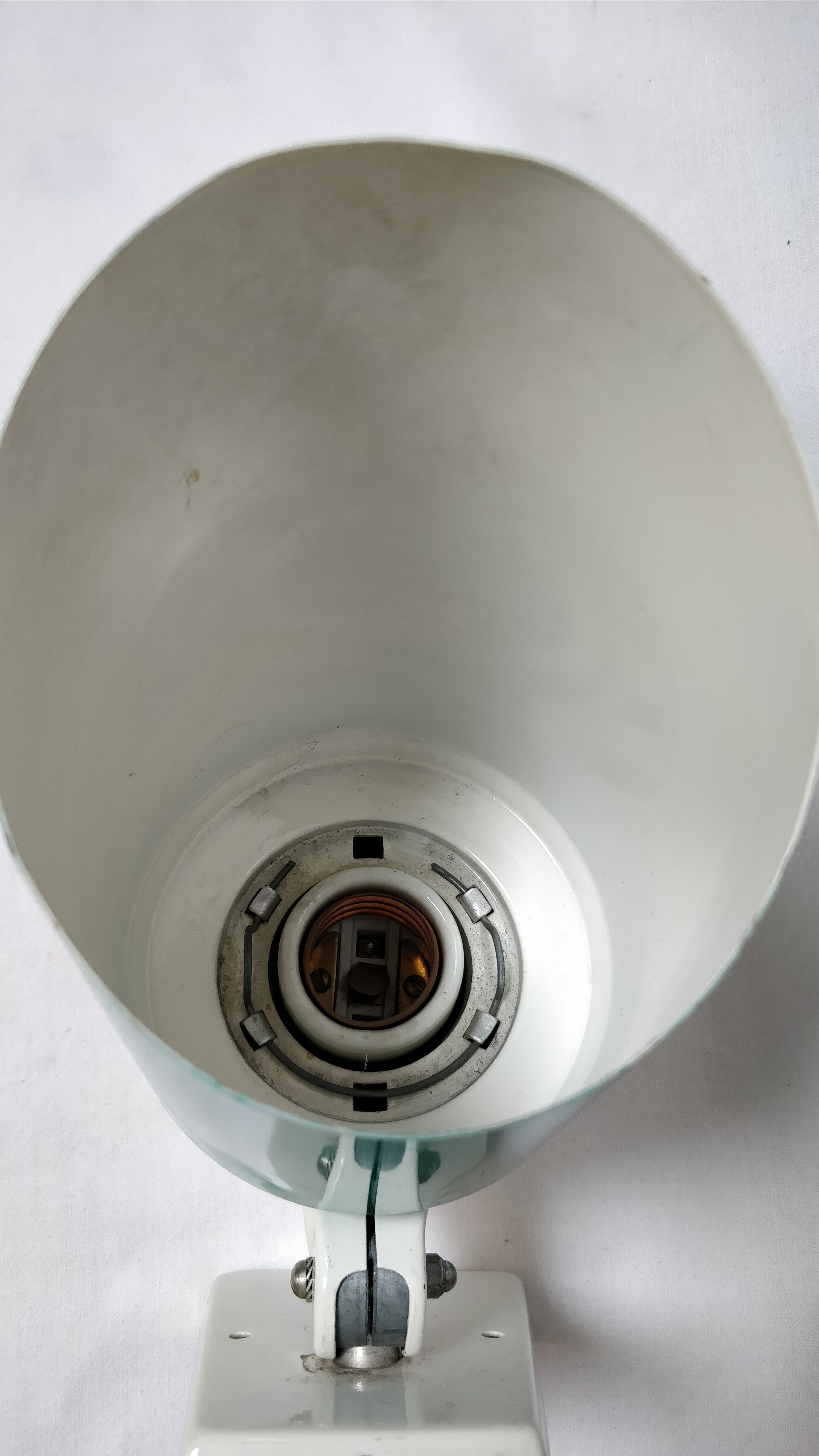 Enamelled tole wall lamp