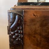 Art Deco buffet in walnut magnifying glass