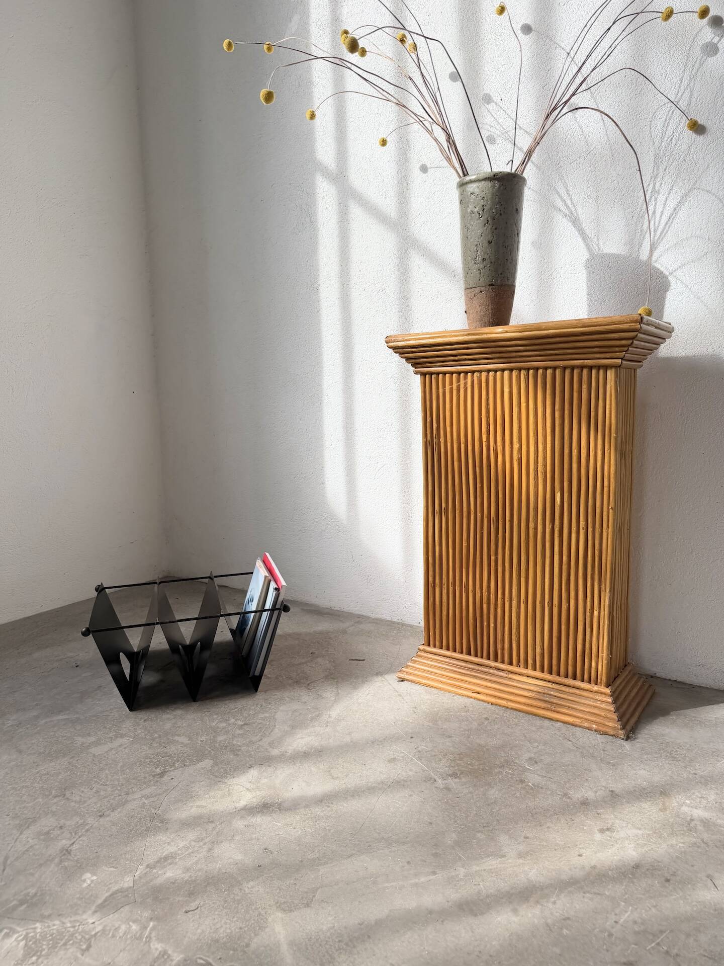 Modular magazine rack Memphis 1980