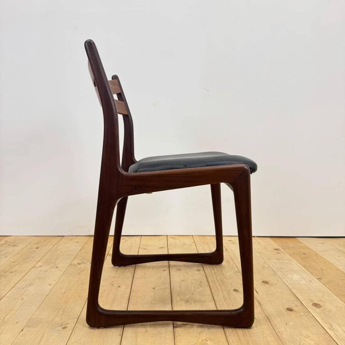 Chaise en teck rembourrée, années 1960