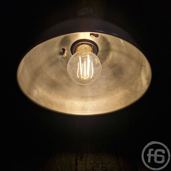 „Judith“ Petite lampe en bakélite ukrainienne noire / polie