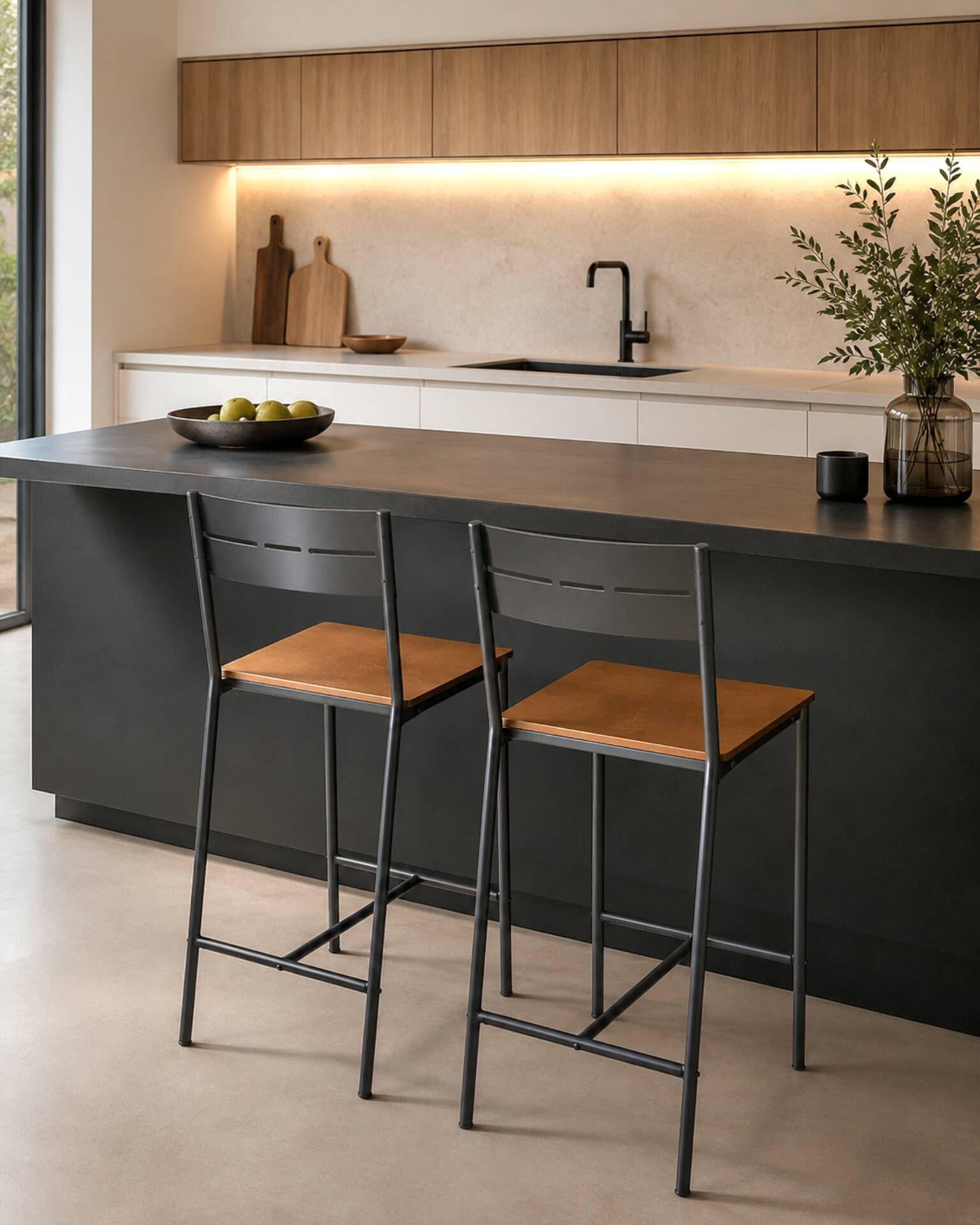 Paire de tabourets de bar design industriel - Métal noir et bois