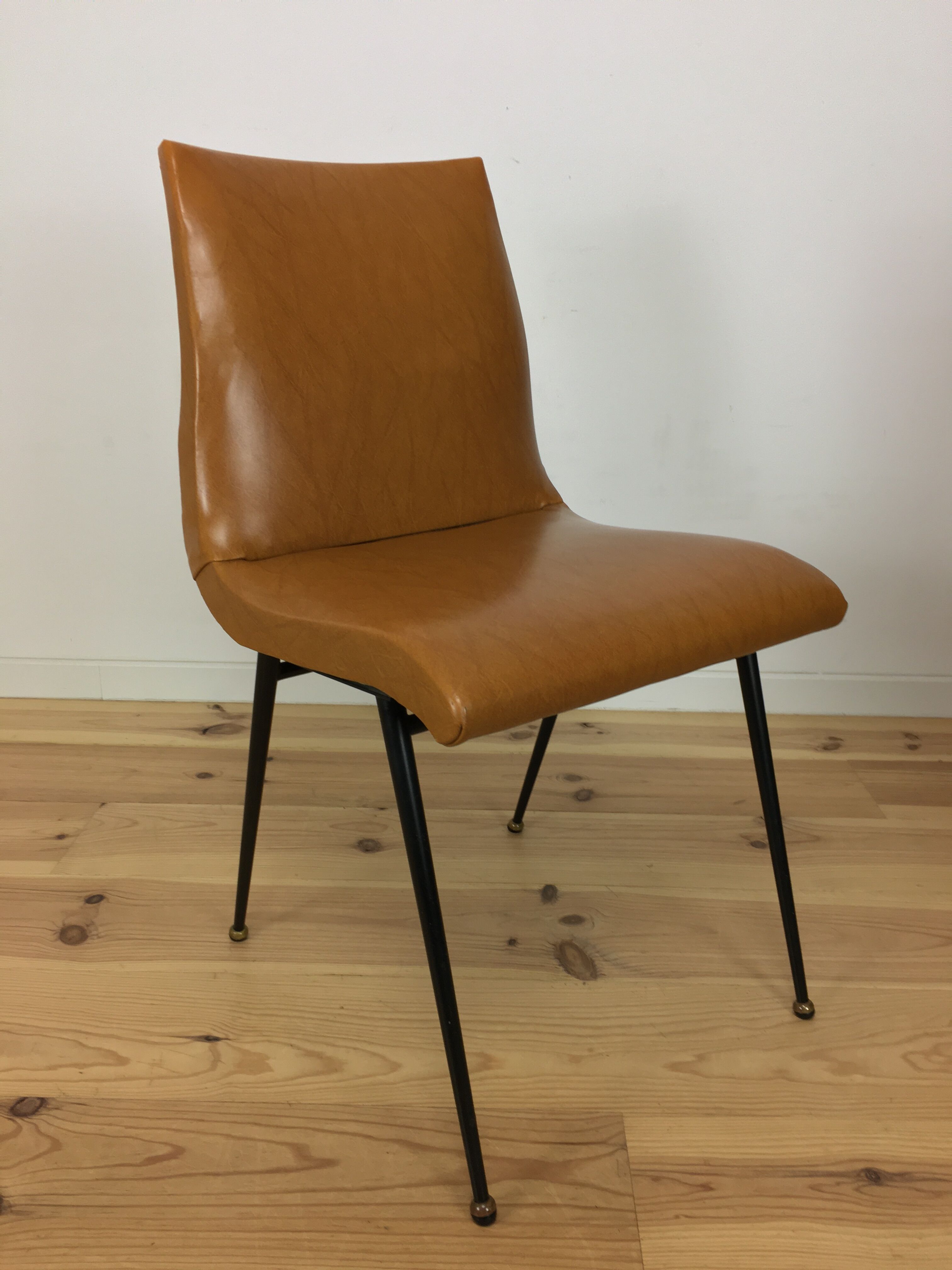 Pair of chairs 50 foot compass