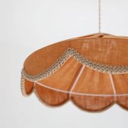 Suspension in a solid floral shape Cosette "caramel"