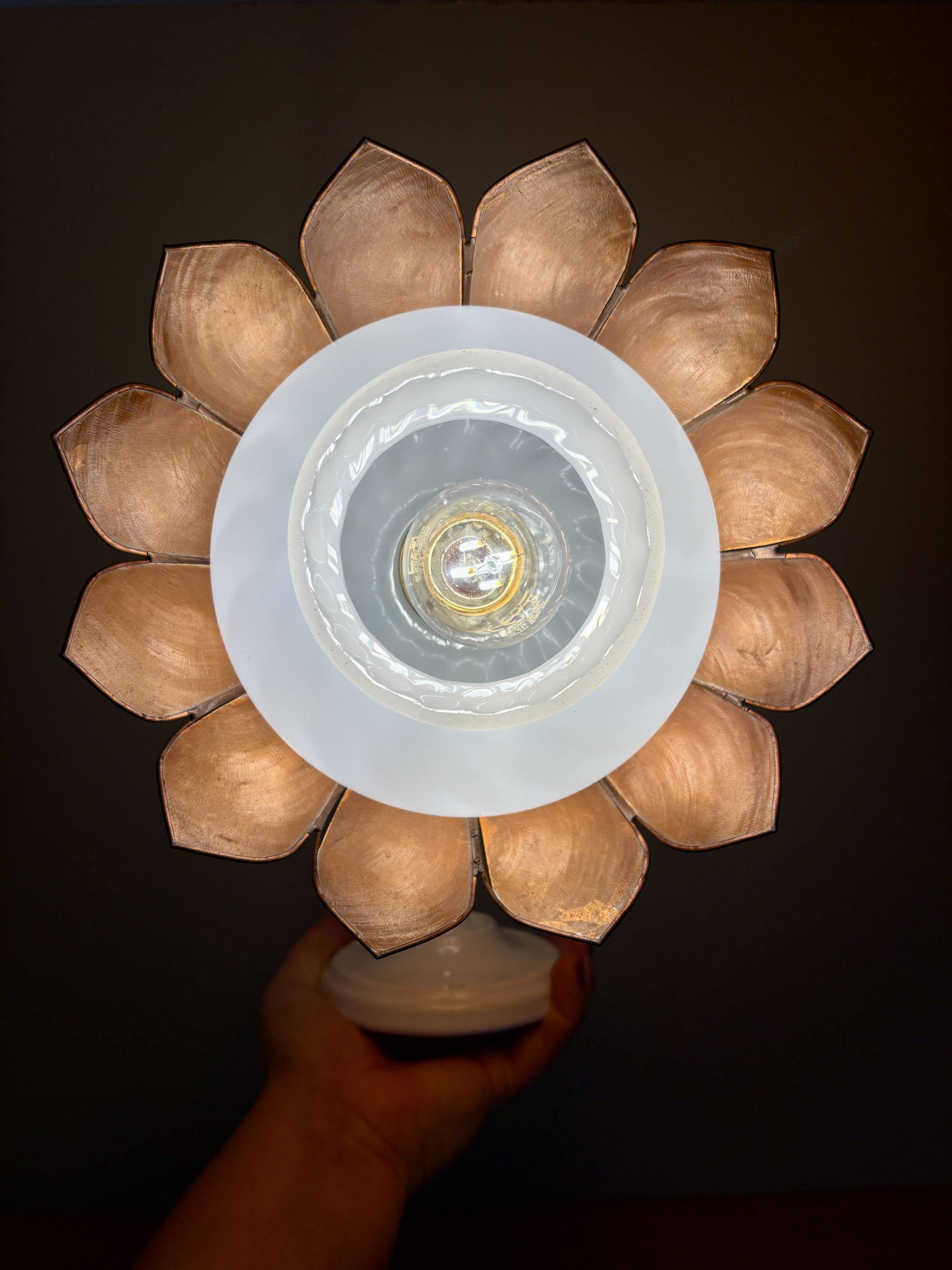 Vintage angled wall lamp with mother-of-pearl lampshade and vintage tulip in white glass