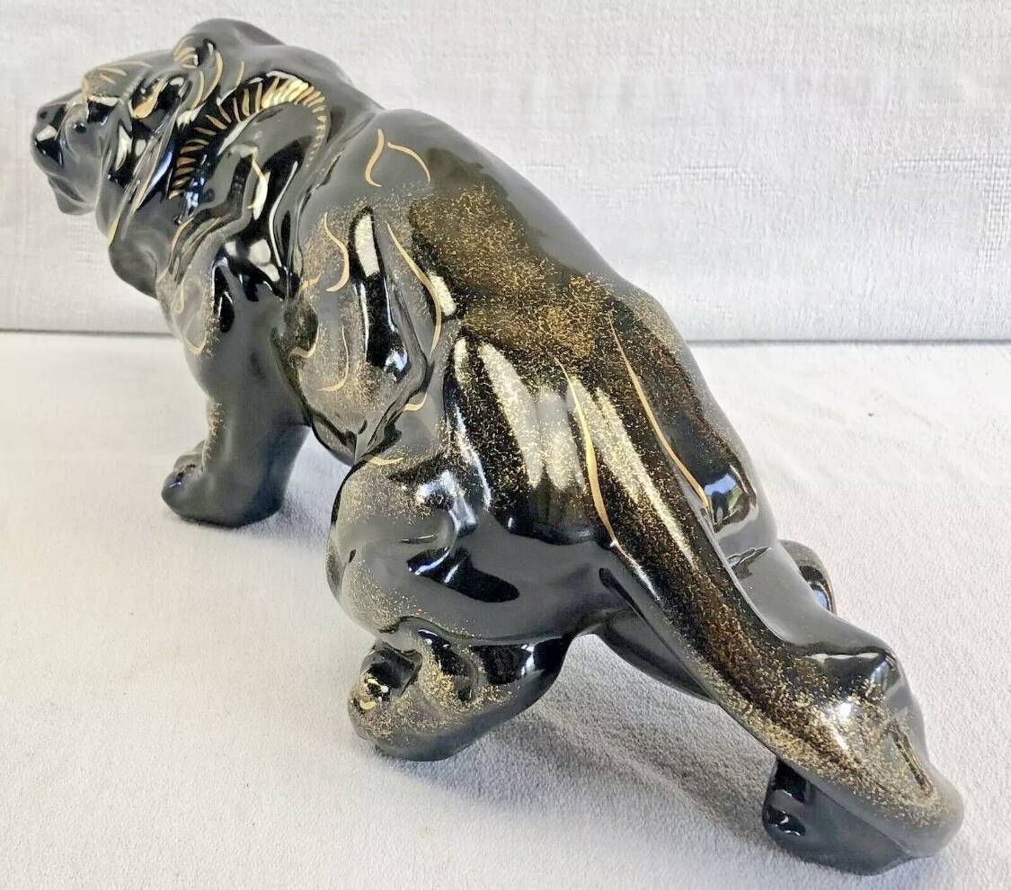 Art Deco lion statue 1930 cracked Saint Clément