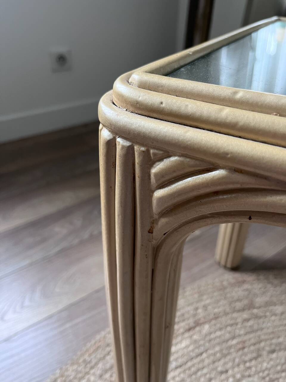 Table basse rotin doré