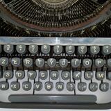 Japy portable typewriter with its original briefette