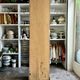 Standing man, cabinet with 1 door, 3 shelves in beige wood