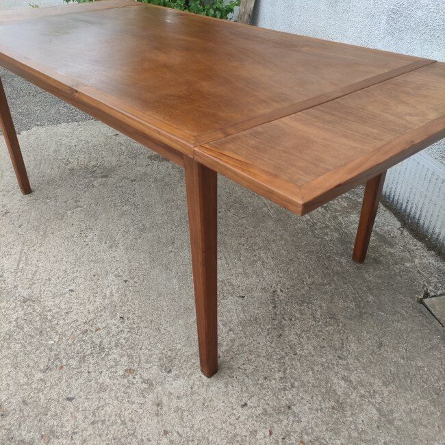 Dining room table with extensions