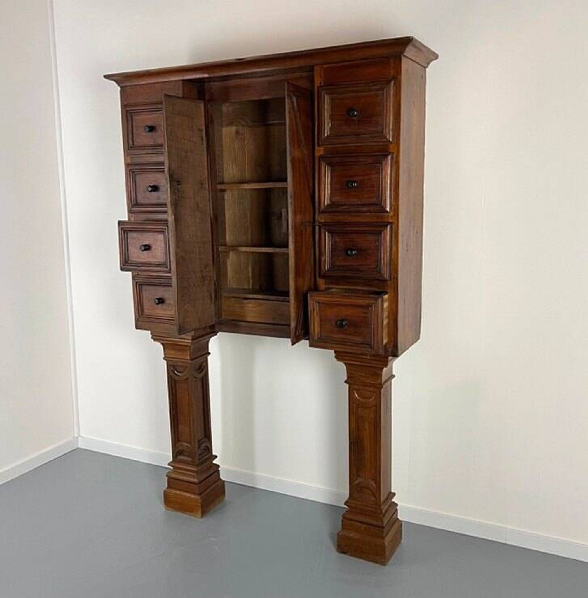 Walnut cabinet with 8 drawers Stipo Monetiere, Piedmont 17th century, furniture Italy 17th century