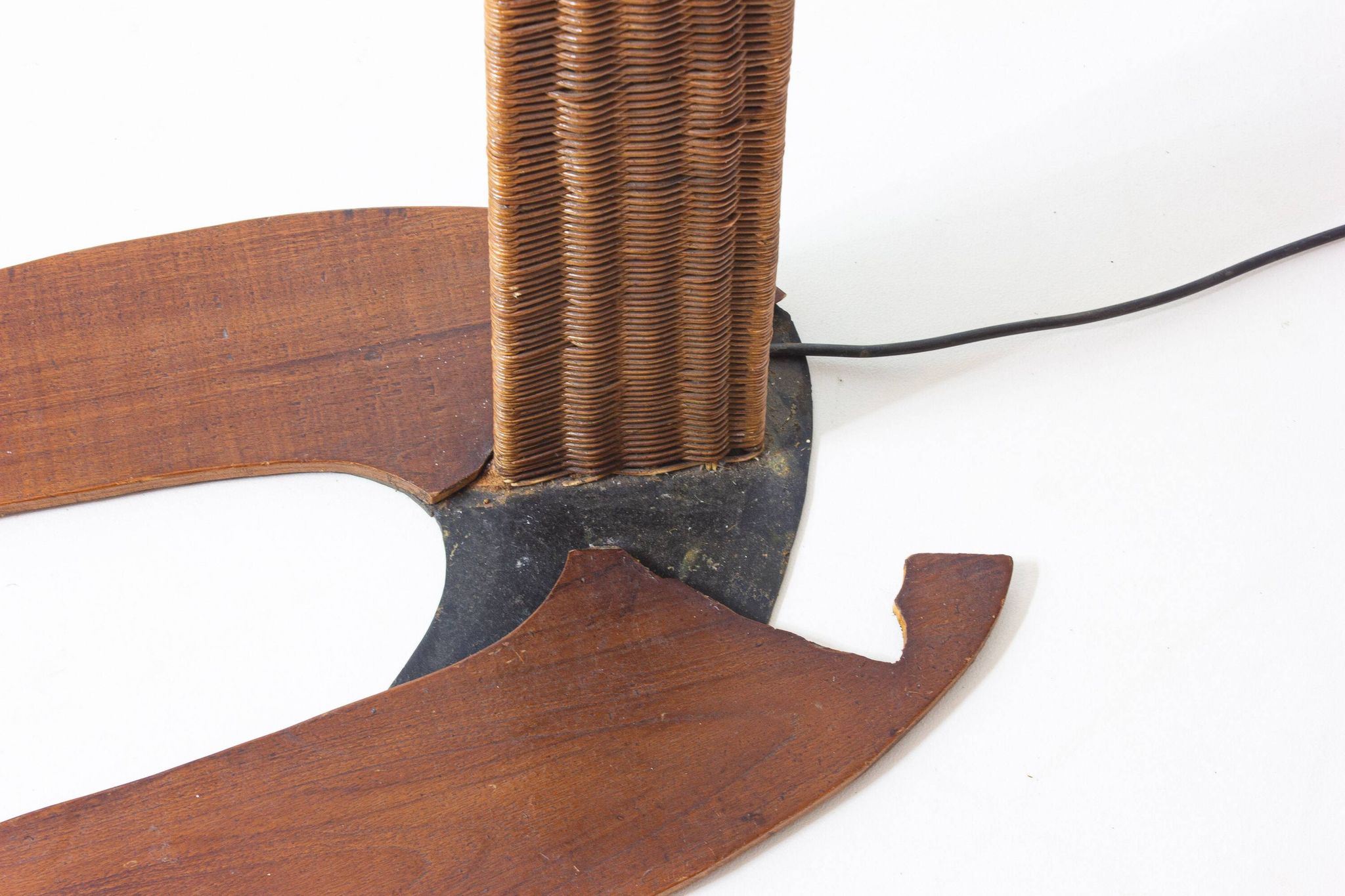 Italian wood arc floor lamp in rattan, 1970s