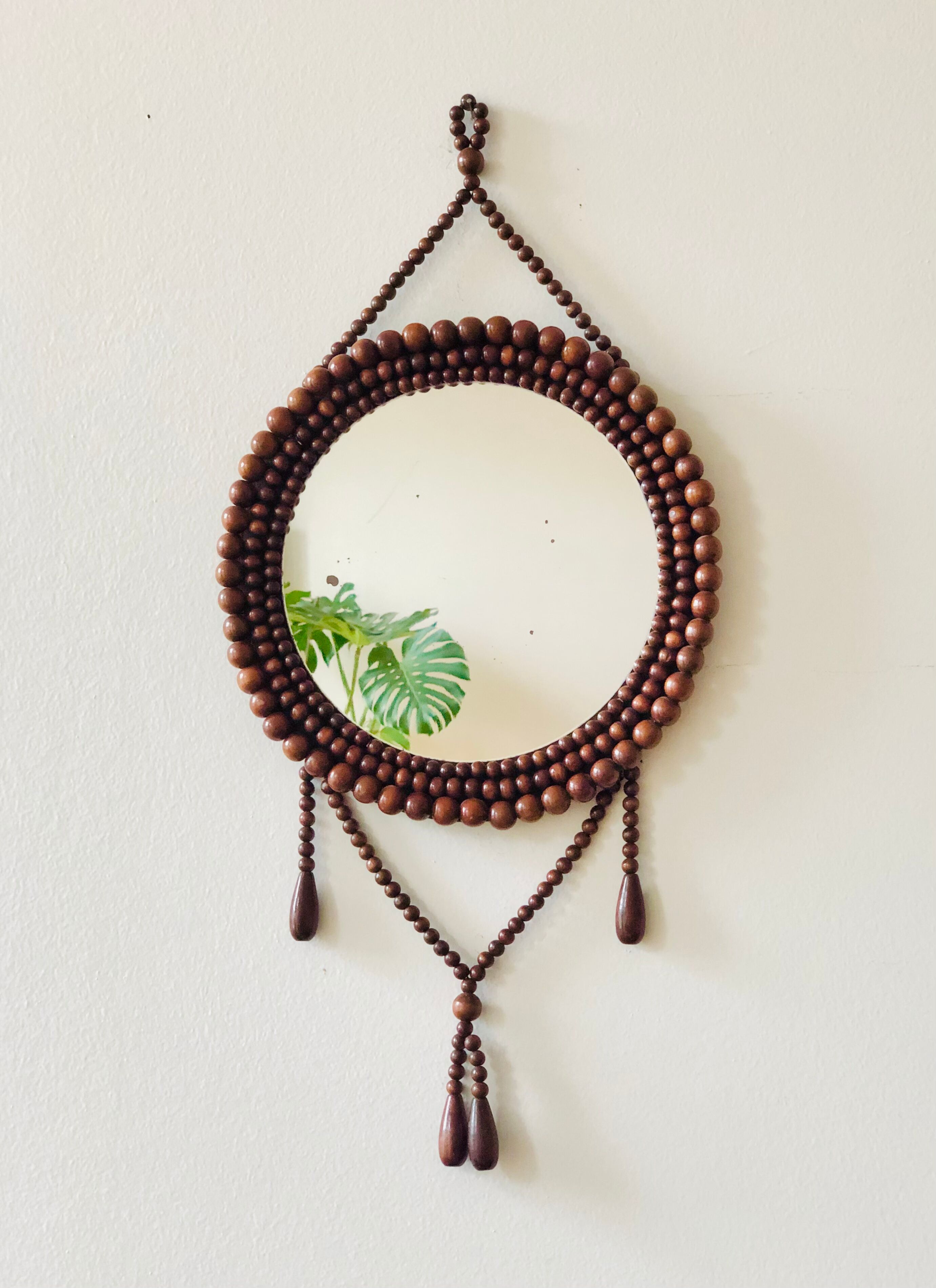 Miroir mural vintage en perles de bois