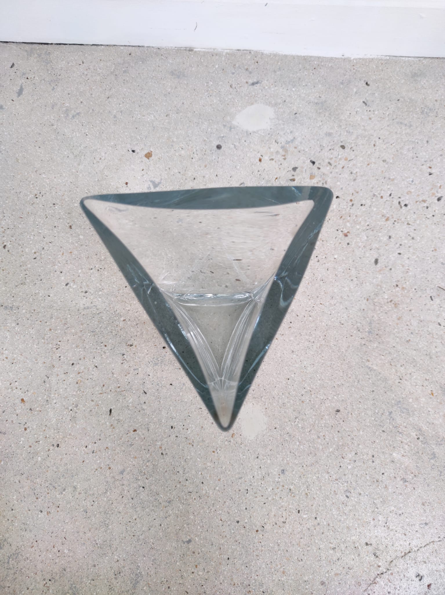 Triangular vase in thick transparent glass H:30cm
