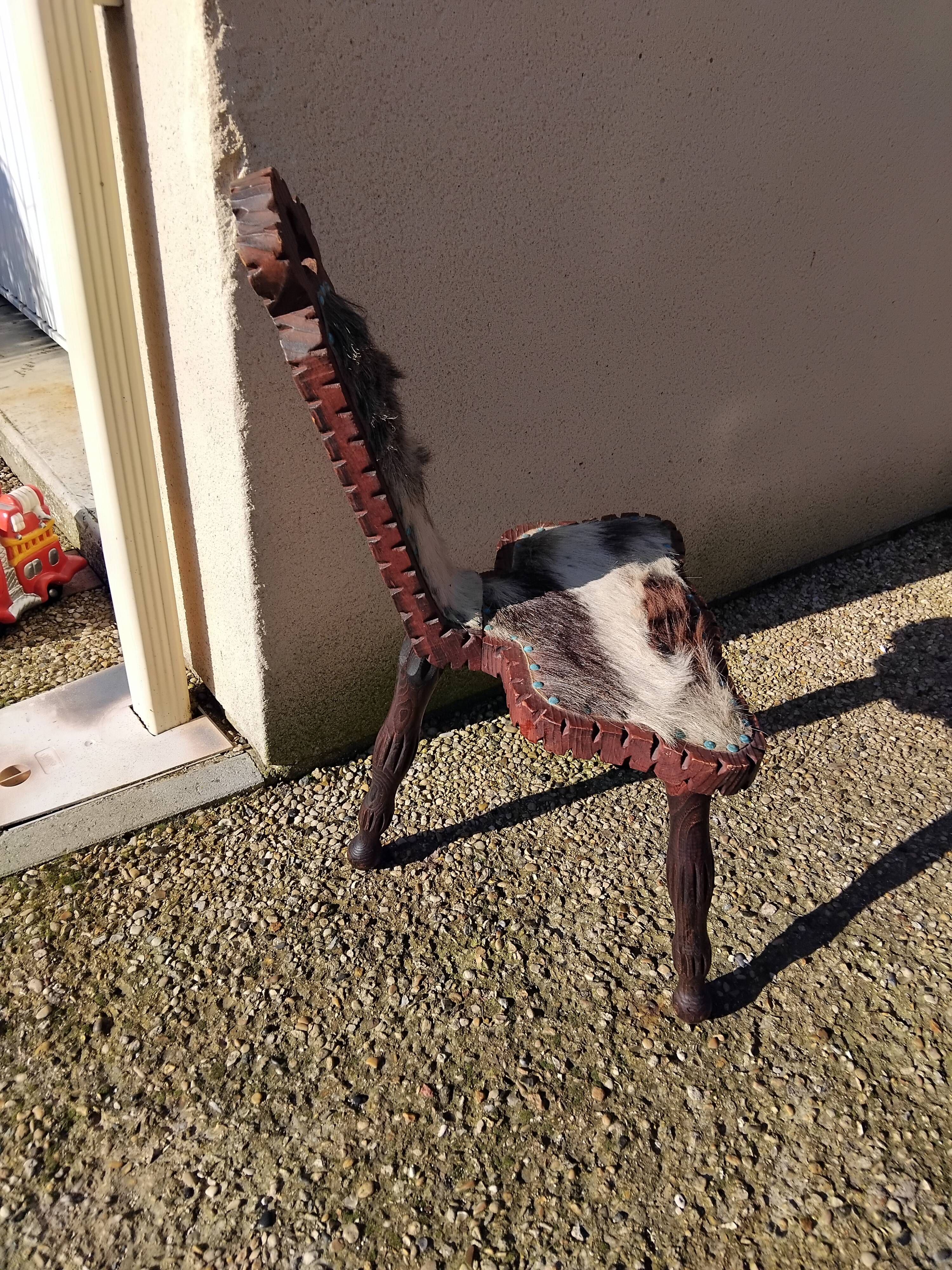 Brutalist tripod chair in wood and vintage leather
