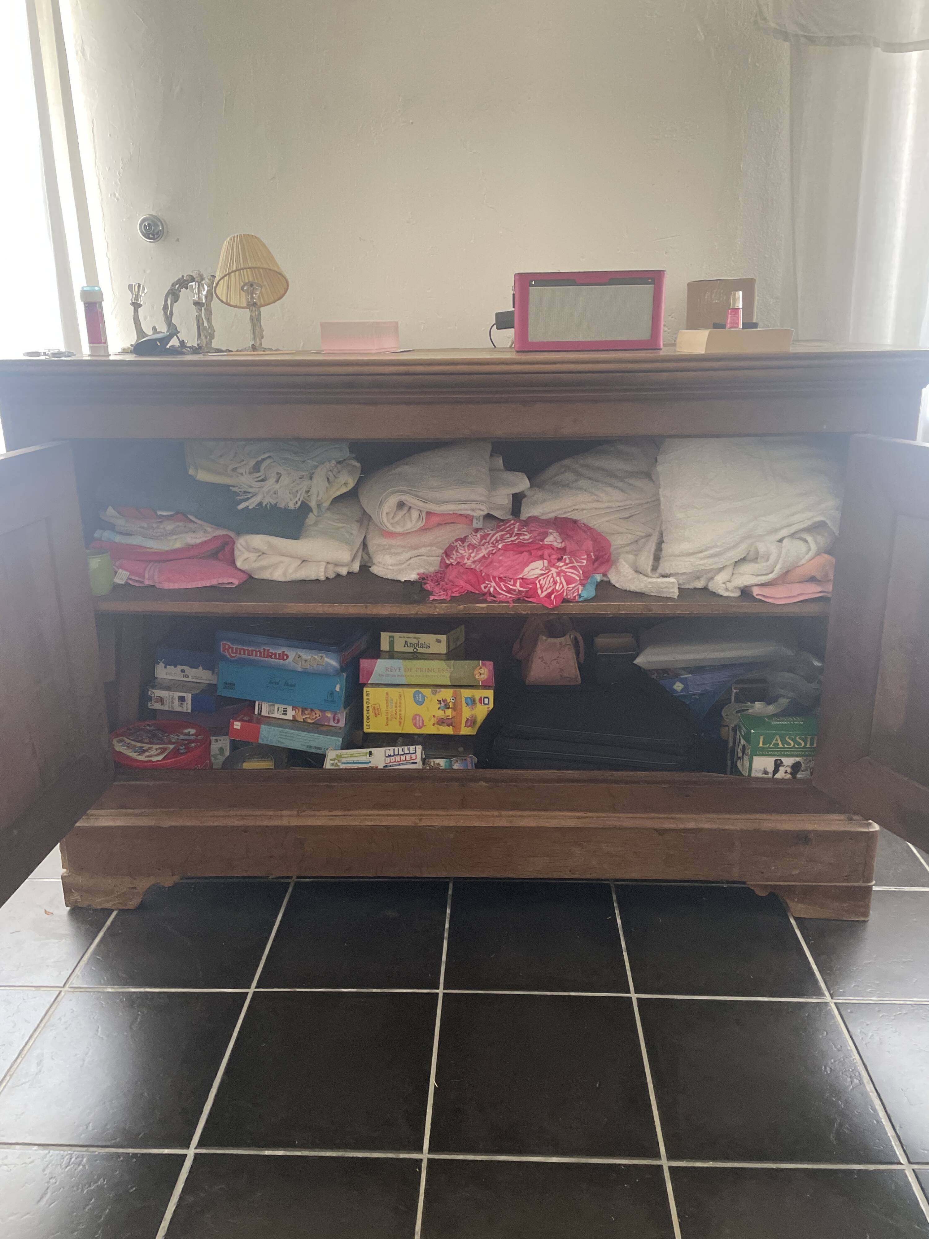 Antique chest of drawers