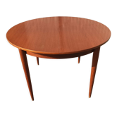 Scandinavian table with integrated extension