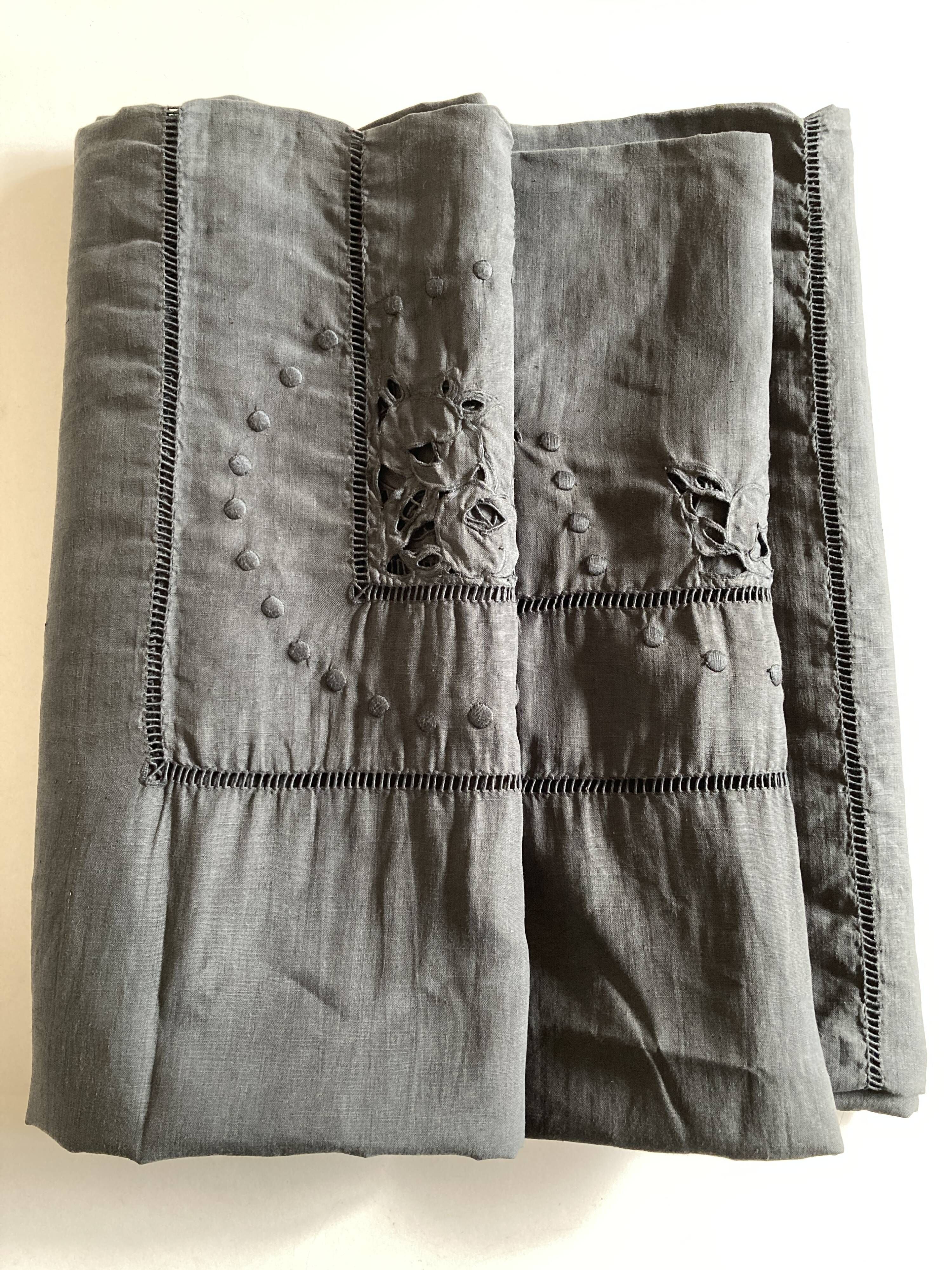 Day embroidered linen yarn, polka dots and richelieu over-salted old black 2.40m