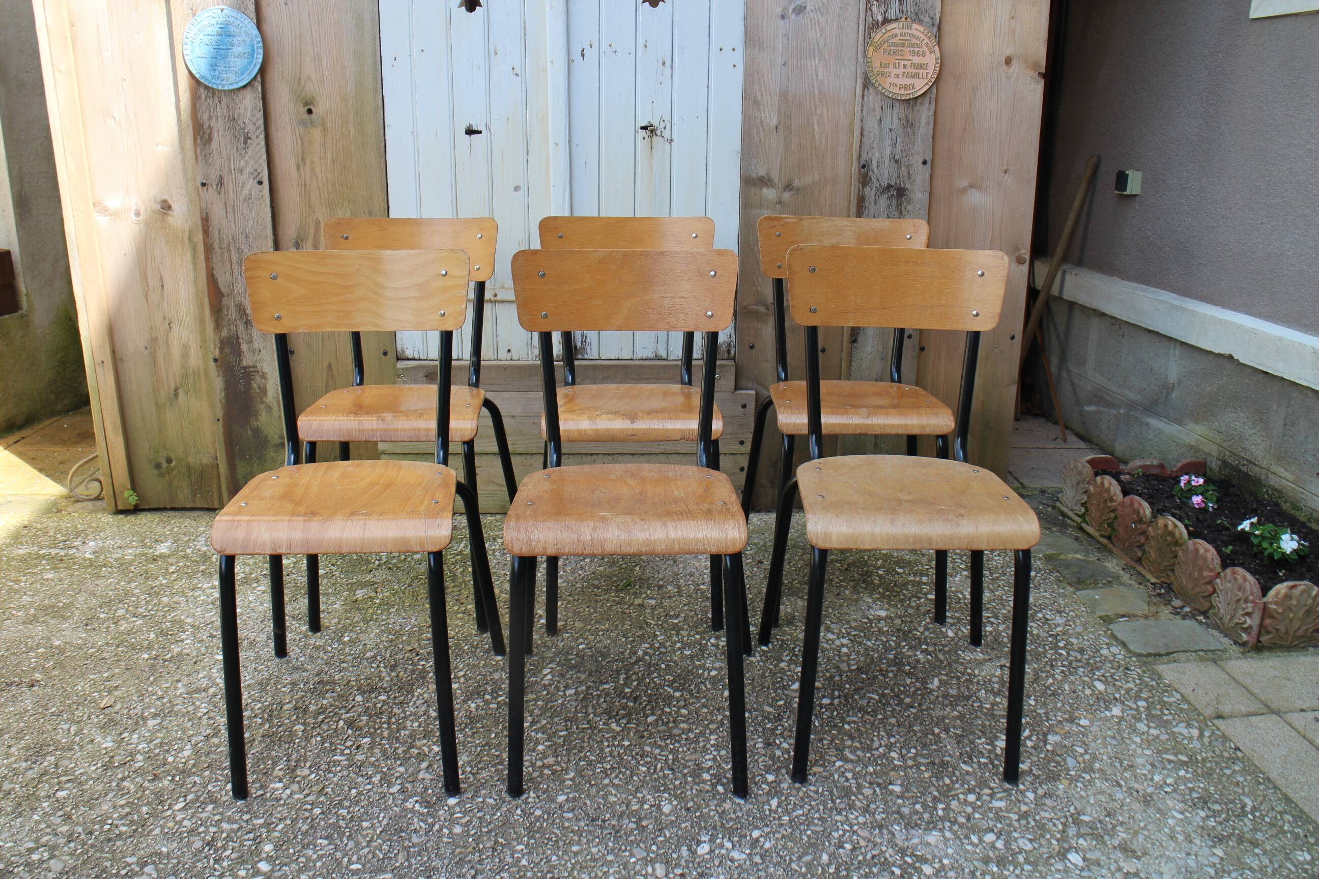 6 chaises d'école en métal noir et bois