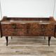 Commode en noyer avec dessus en verre double.